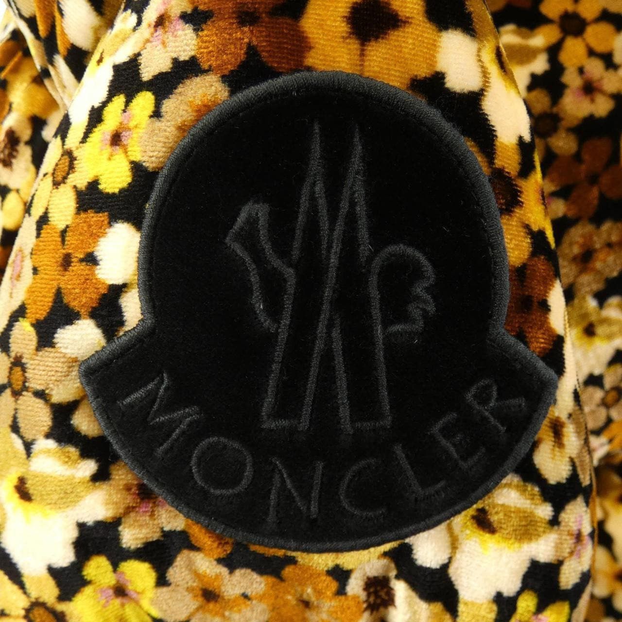 Moncler New with tags Size M / US 6-8 / IT 42-44 - 4 Thumbnail
