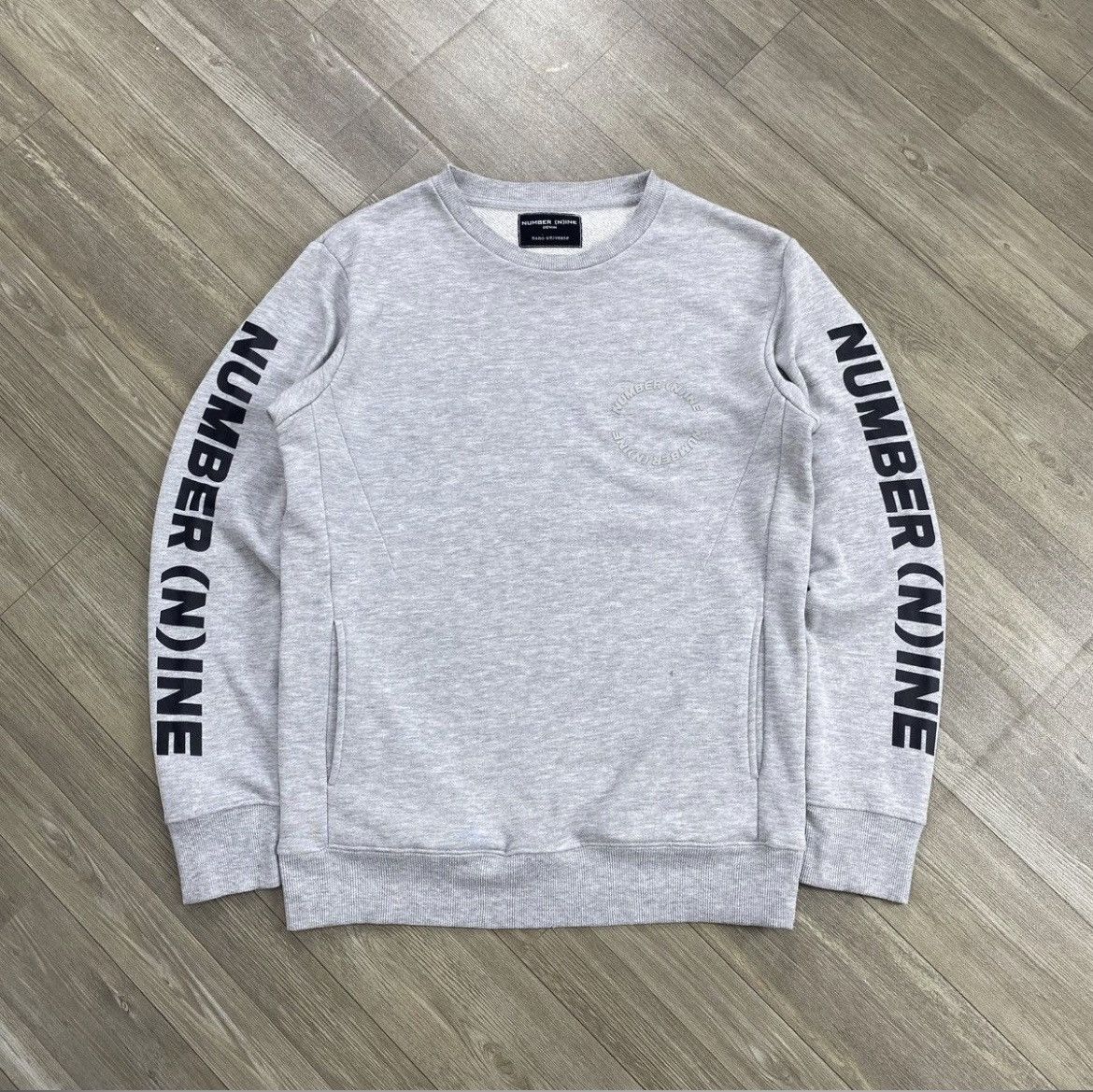 Number (N)ine Number (N)ine Spell Out Logo Taped Pocket Crewneck Grey Size US L / EU 52-54 / 3 - 1 Thumbnail