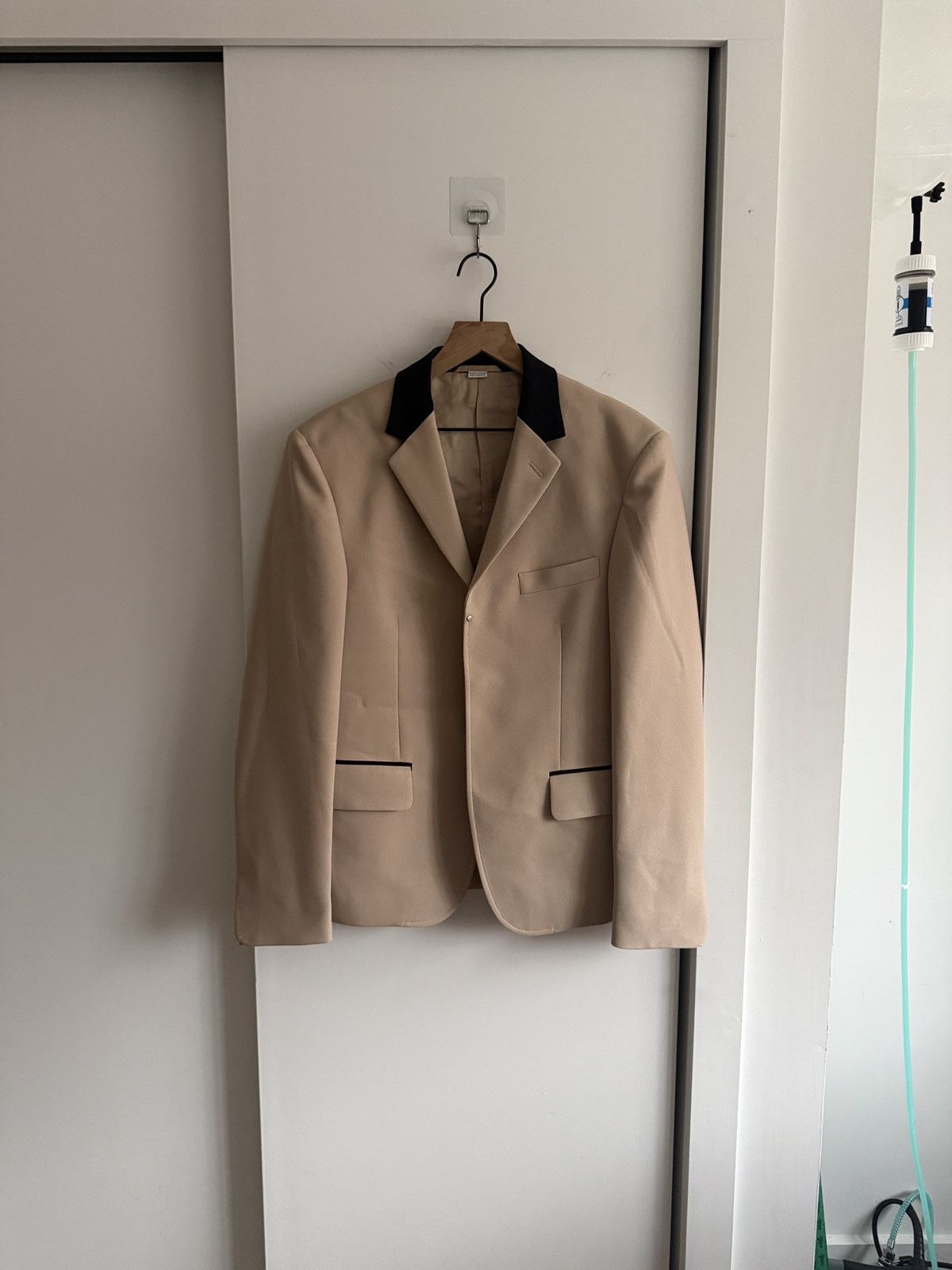 Random Identities Random Identities Classic Buttonless Blazer in Tan Size 50R - 1 Thumbnail