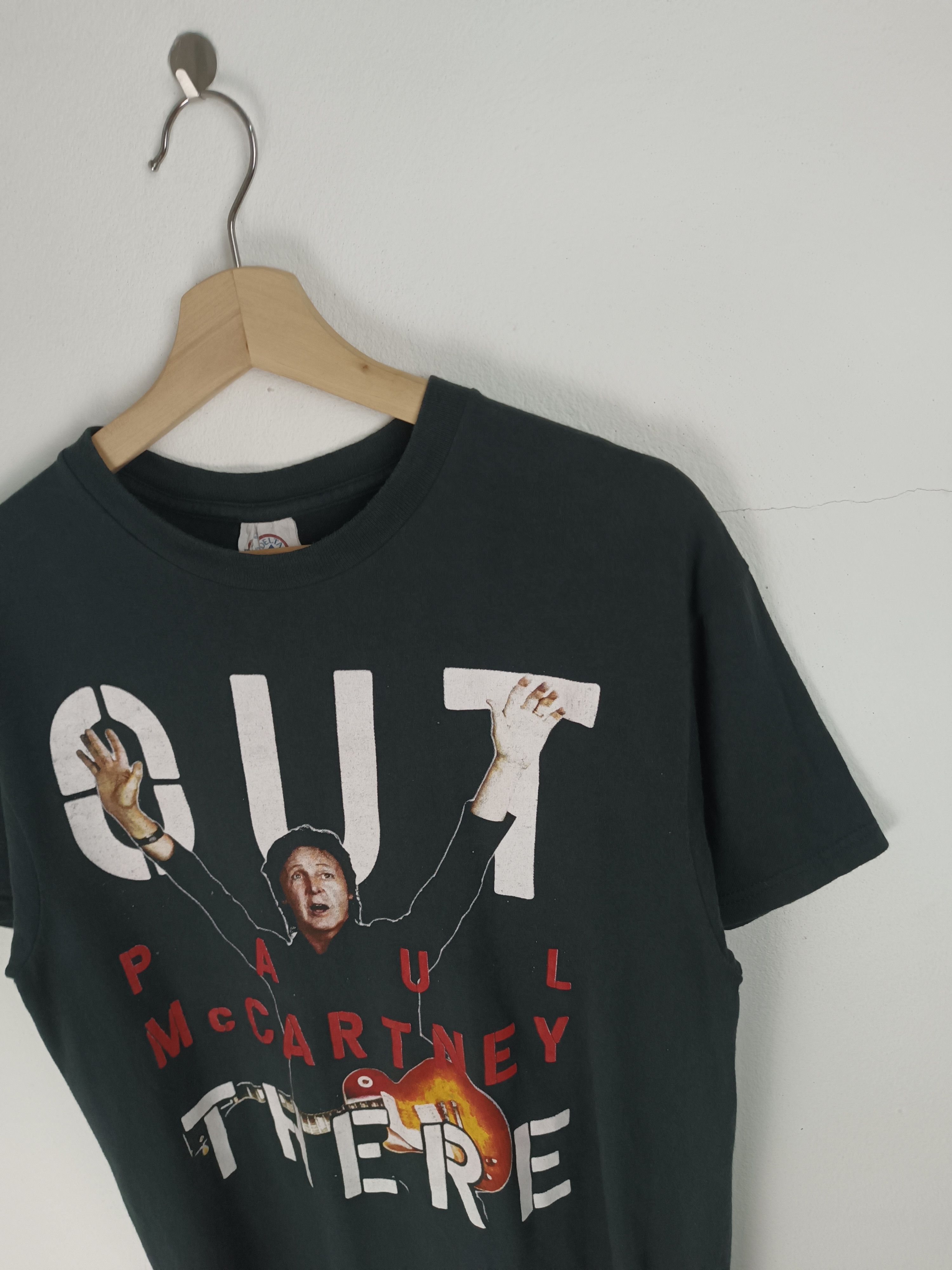 Band Tees VINTAGE '13 PAUL MCCARTNEY OUT THERE TOUR TEE beatles floyd Size US M / EU 48-50 / 2 - 8 Thumbnail
