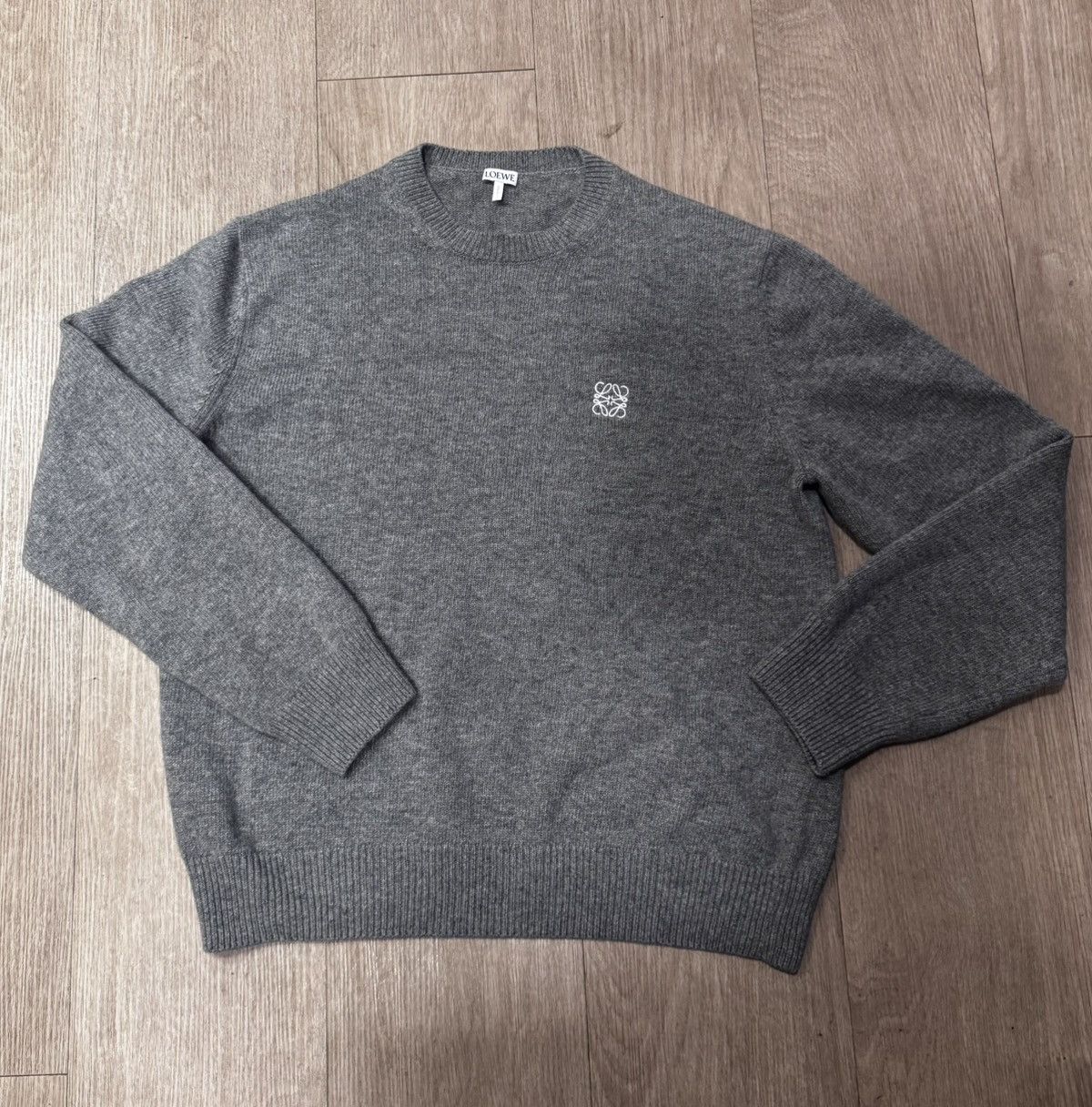 Loewe LOEWE (Anagram Logo – Embroidered Wool Sweater Size US S / EU 44-46 / 1 - 1 Thumbnail
