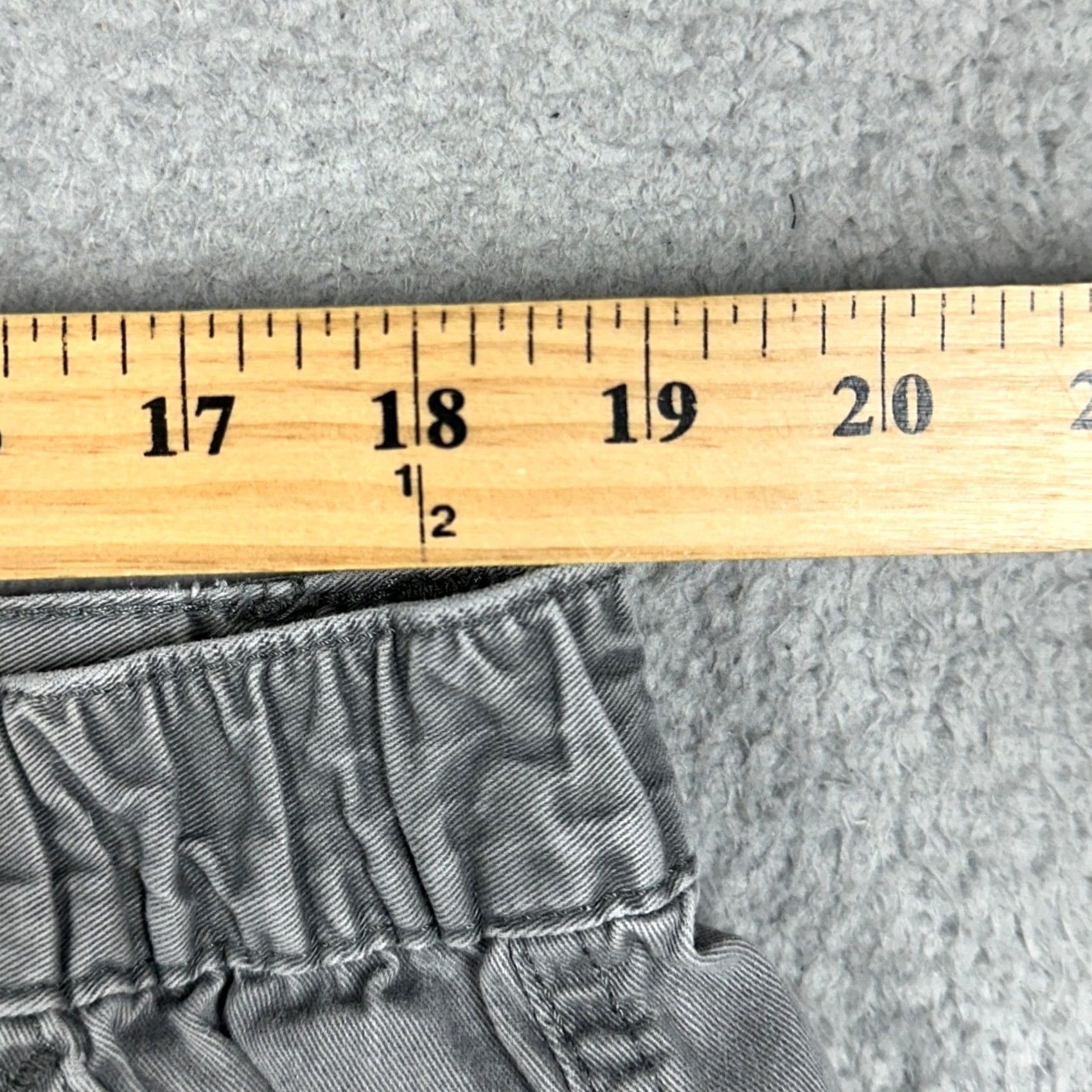 Croft & Barrow Croft & Barrow Cargo Shorts Mens 40 Grey Cement Cargo Pocket Elastic Waist Button Zip Regular Workwear Outdoor 7 in Inseam Cotton Twill EUC Size US 40 / EU 56 - 5 Thumbnail