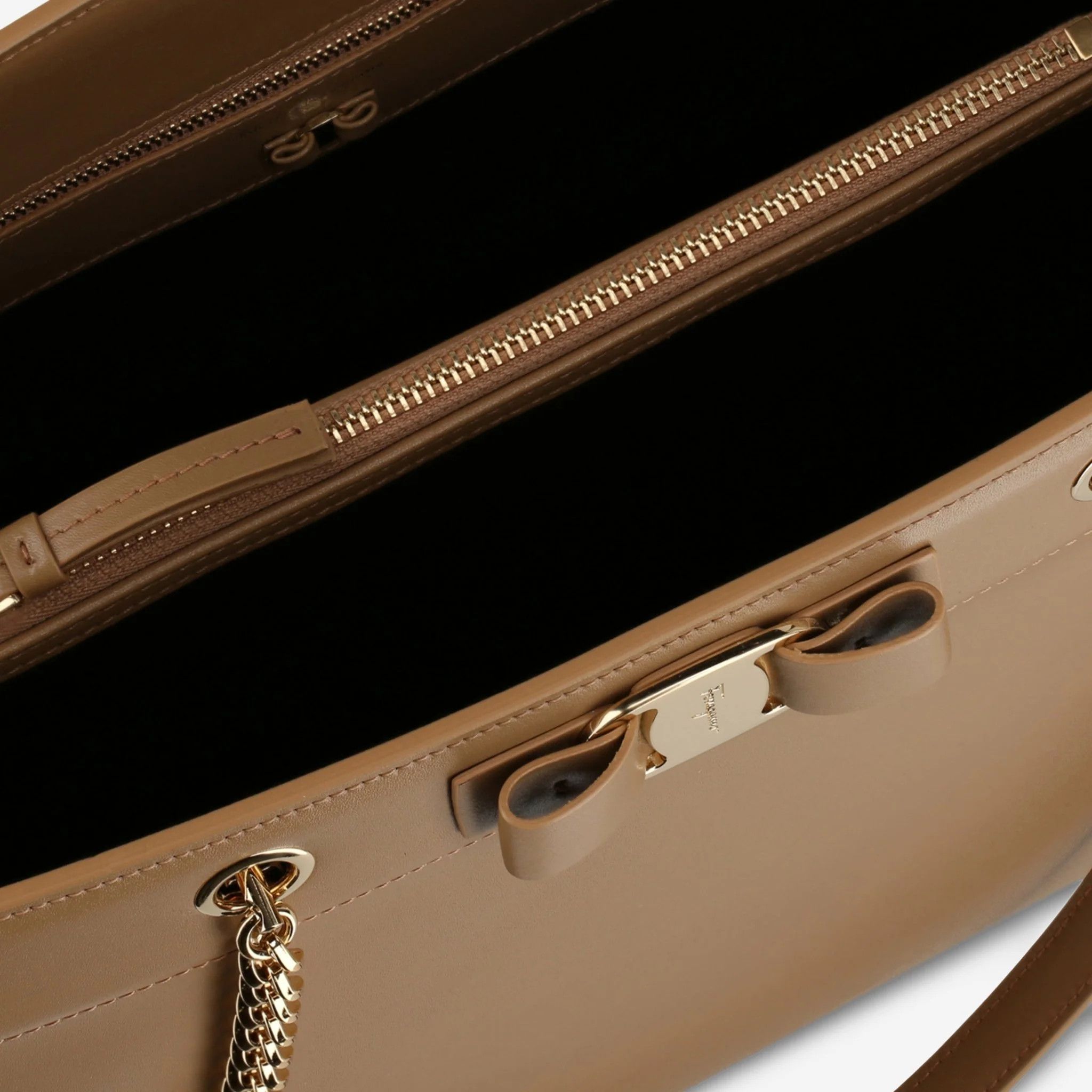 Salvatore Ferragamo o1s1rm1124 Size: OS / Vara Bow Leather Tote Bag in Camel Size ONE SIZE - 4 Thumbnail