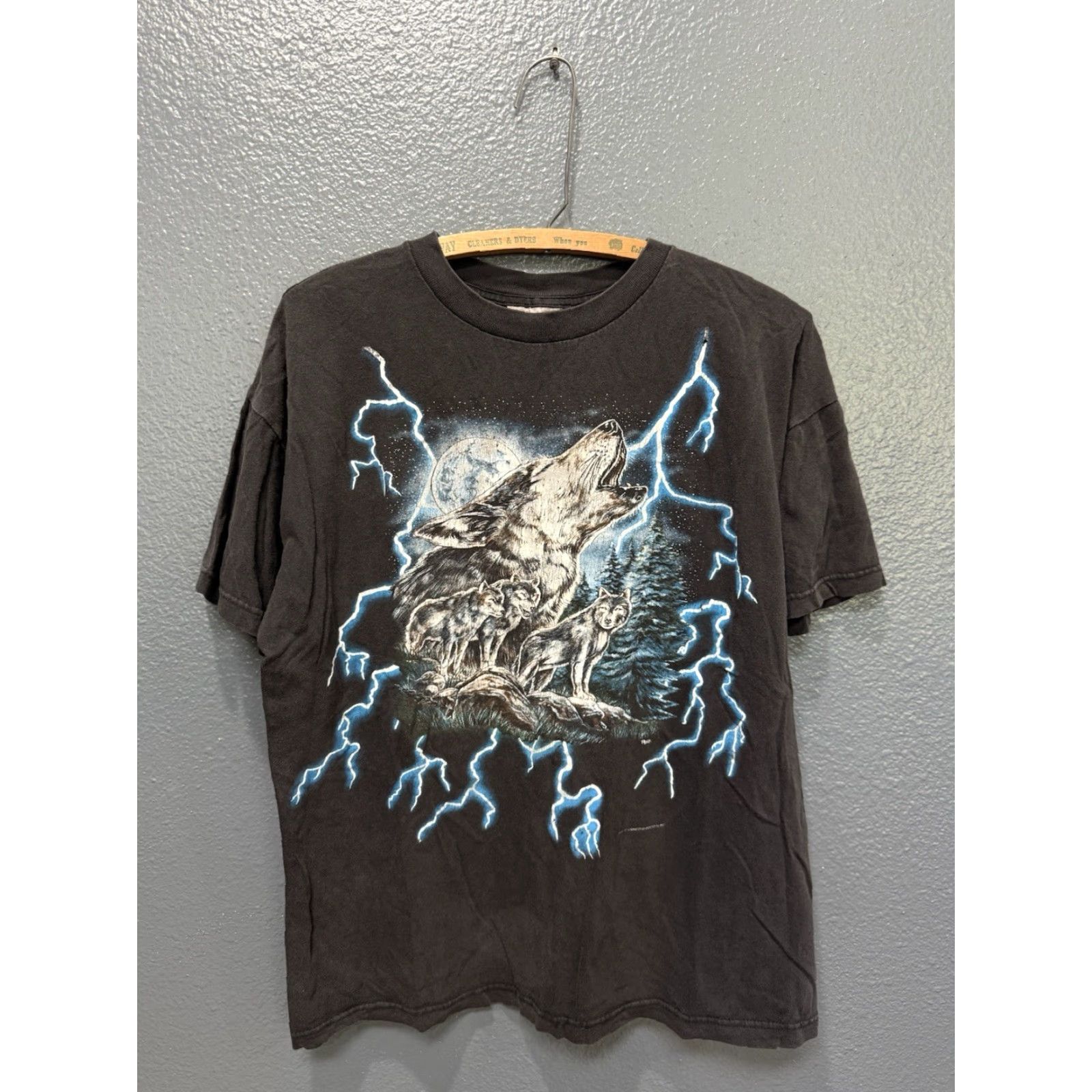 Vintage VINTAGE American Thunder Wolf Pack Black Lighting Tee Shirt Large Men 90s 90’s Shirt T-Shirt Men L Black Wolf Pack Lighting 90s Mens Size US L / EU 52-54 / 3 - 3 Thumbnail