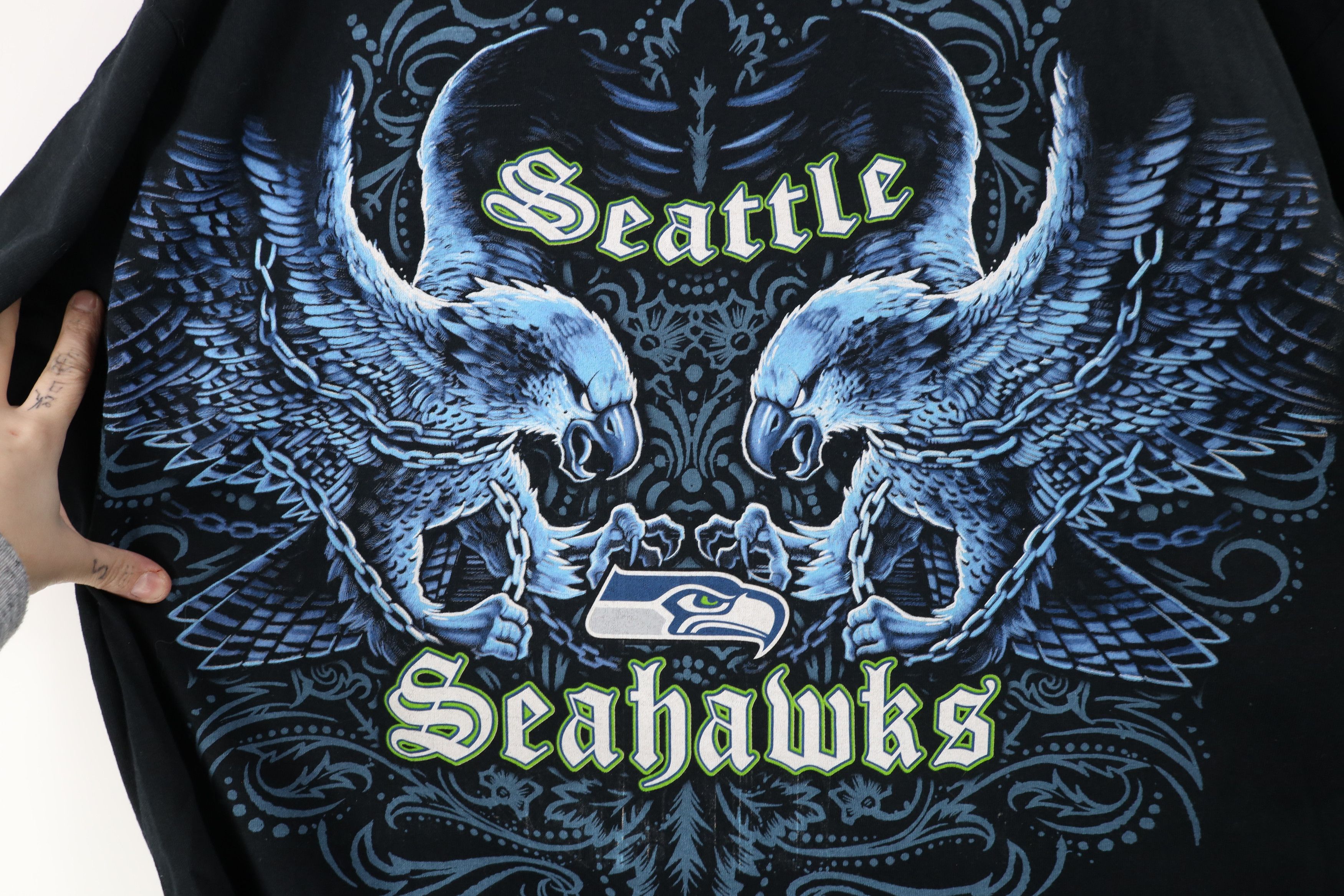 Majestic × Vintage Vintage Majestic Seattle Seahawks Football Tribal T-Shirt Size US XXL / EU 58 / 5 - 4 Thumbnail