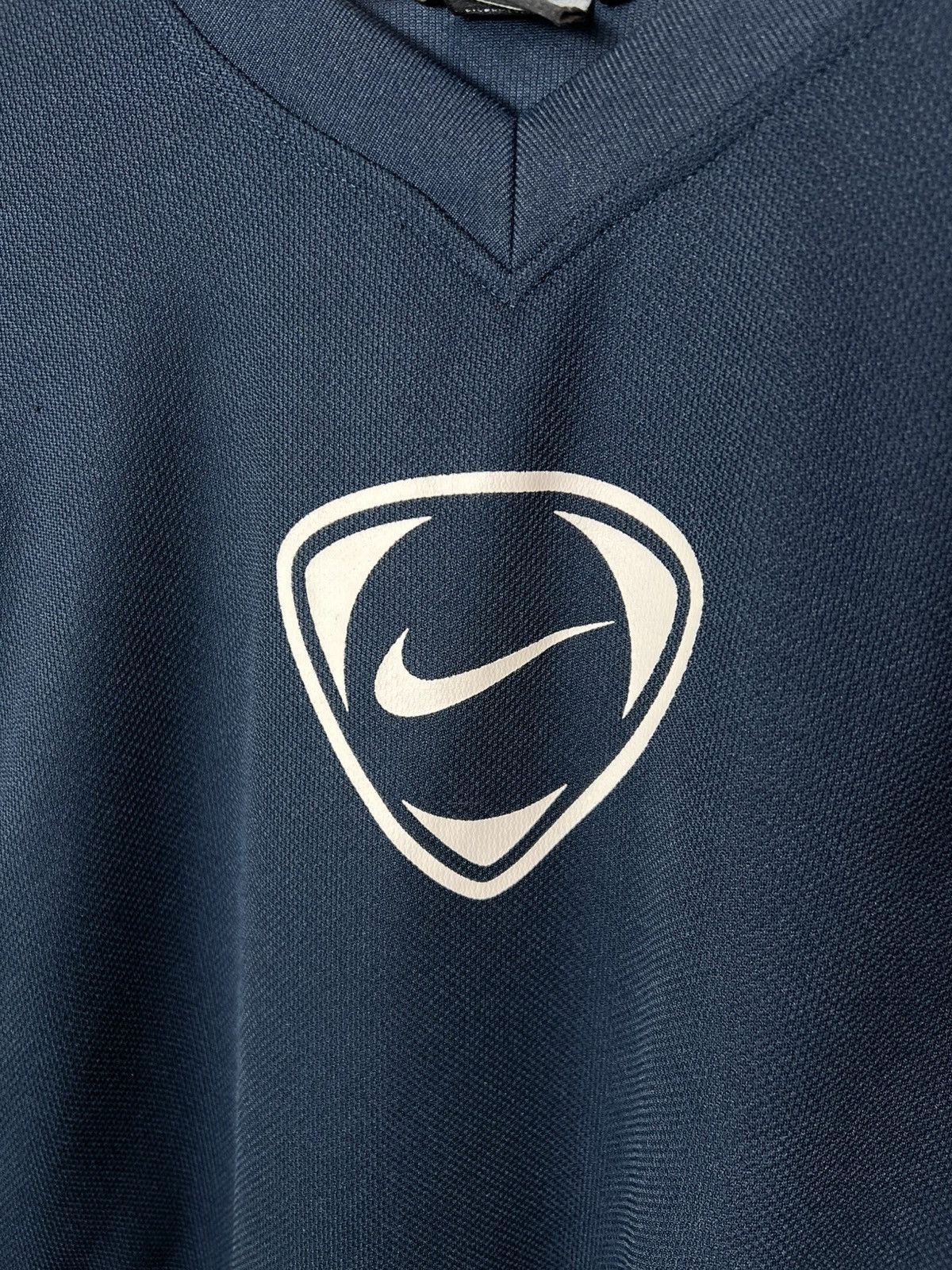 Nike Vintage streetwear y2k nike soccer team centre logo t-shirt Size US L / EU 52-54 / 3 - 4 Thumbnail