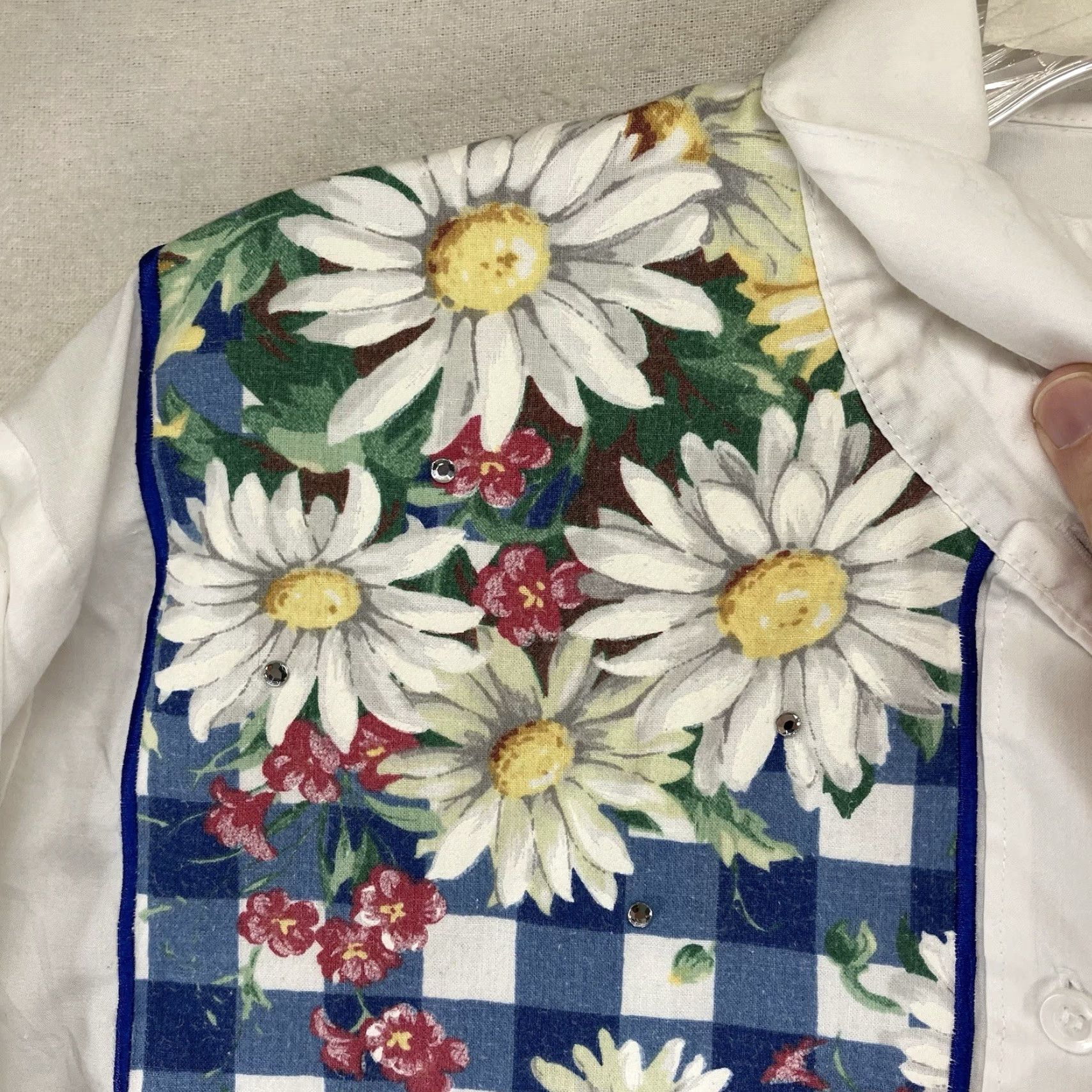 Quacker Factory VINTAGE Quacker Factory Button-Up Shirt Women M White Floral Rhinestone Daisy 90s Retro Farmhouse Bling Mens? Girls? No—gender at end: Womens Size M / US 6-8 / IT 42-44 - 4 Thumbnail