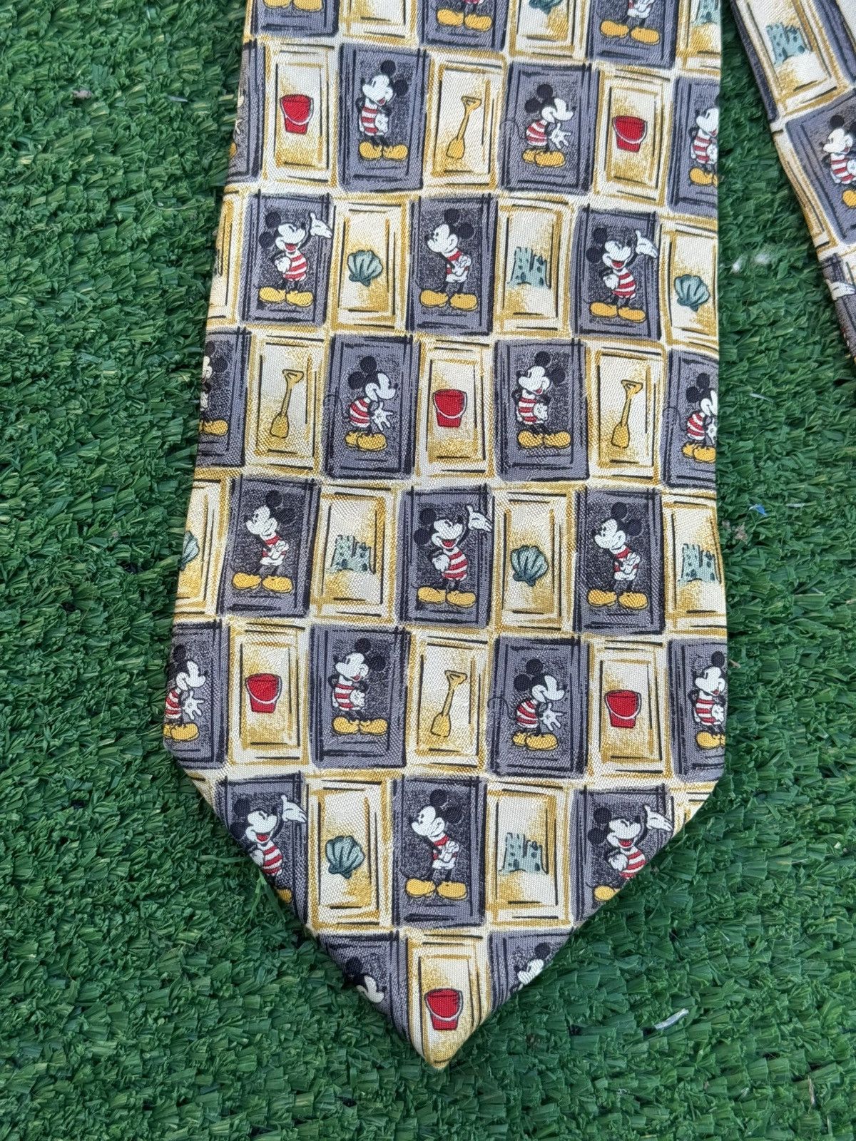 Disney Mickey Mouse Beach Scene Tie Size ONE SIZE - 2 Thumbnail