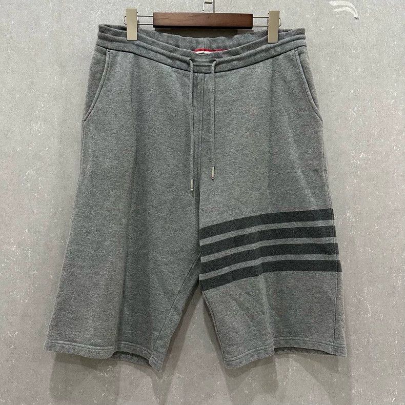 Thom Browne Classic 4-Stripe Shorts - dmc