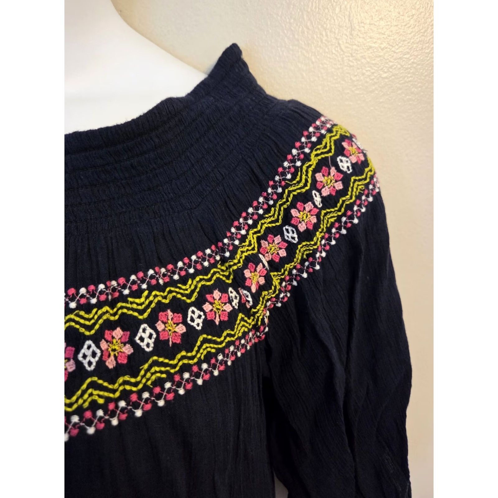 Vintage Crown & Ivy Navy Blue Smocked Trim Embroidered Floral Top Off the Shoulder 3/4 Sleeve L Bohemian Hippie Blouse Women Regular Size Size L / US 10 / IT 46 - 3 Thumbnail