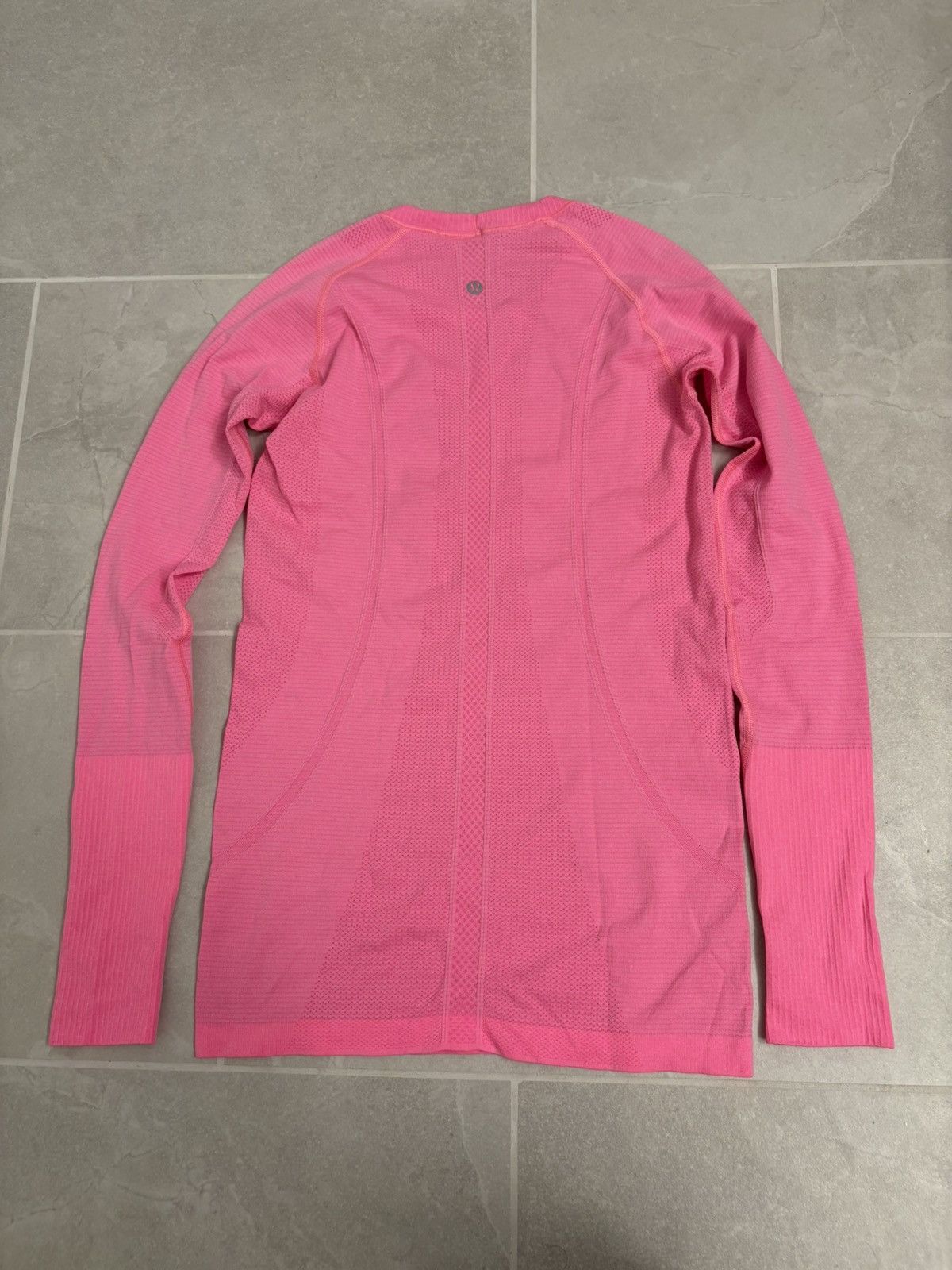 Lululemon Lululemon Neon Pink Swiftly Tech Hip Length T-shirt Size 6 Size M / US 6-8 / IT 42-44 - 6 Thumbnail