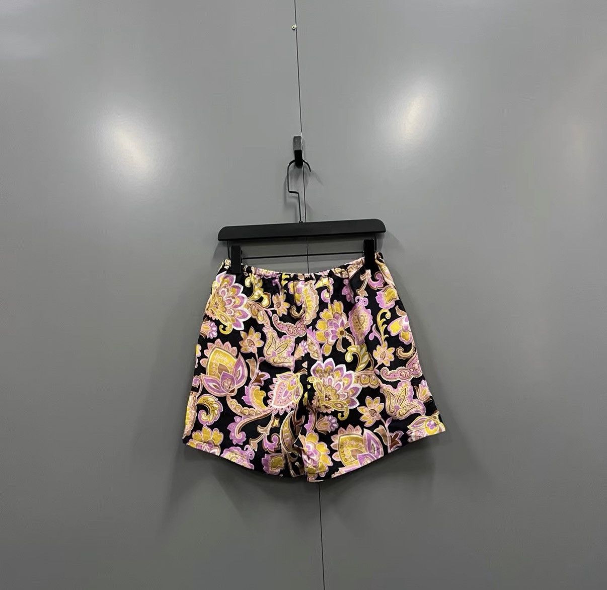 Gucci Gucci All-over Floral Print Shorts J41 Size 28" / US 6 / IT 42 - 2 Thumbnail