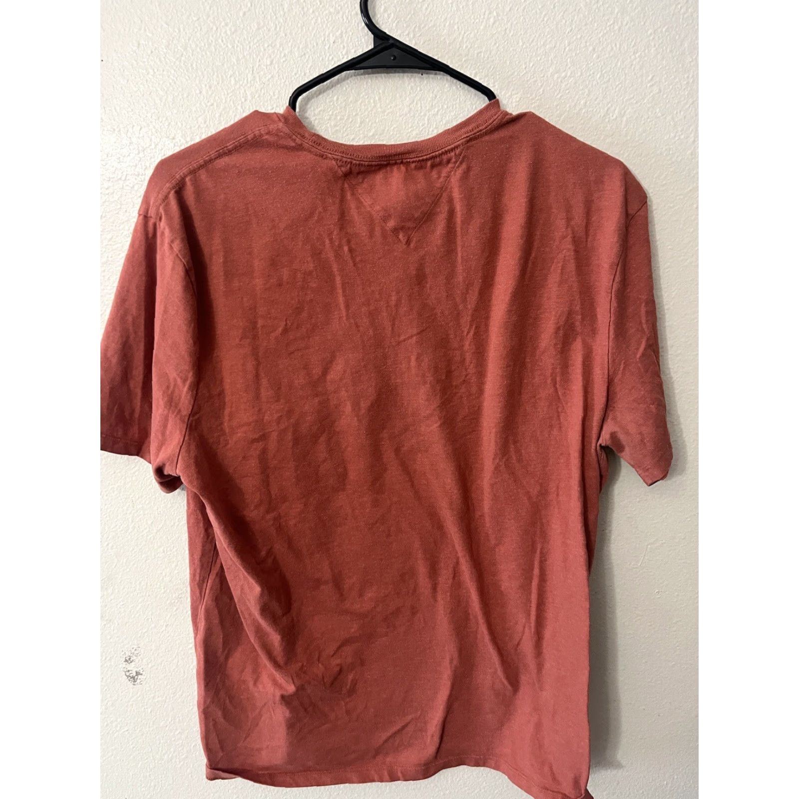 Tommy Hilfiger Tommy Hilfiger T-Shirt Men’s Size L Orange Logo Short Sleeve Pocket Tee 90s Classic Crew Neck Cotton Shirt Mens Size US L / EU 52-54 / 3 - 3 Thumbnail