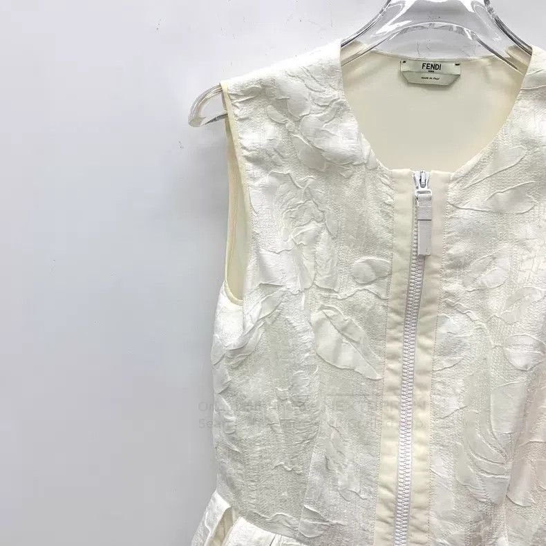 Fendi Fendi Ivory floral embossed design round neck sleeveless z Size XS / US 0-2 / IT 36-38 - 3 Thumbnail
