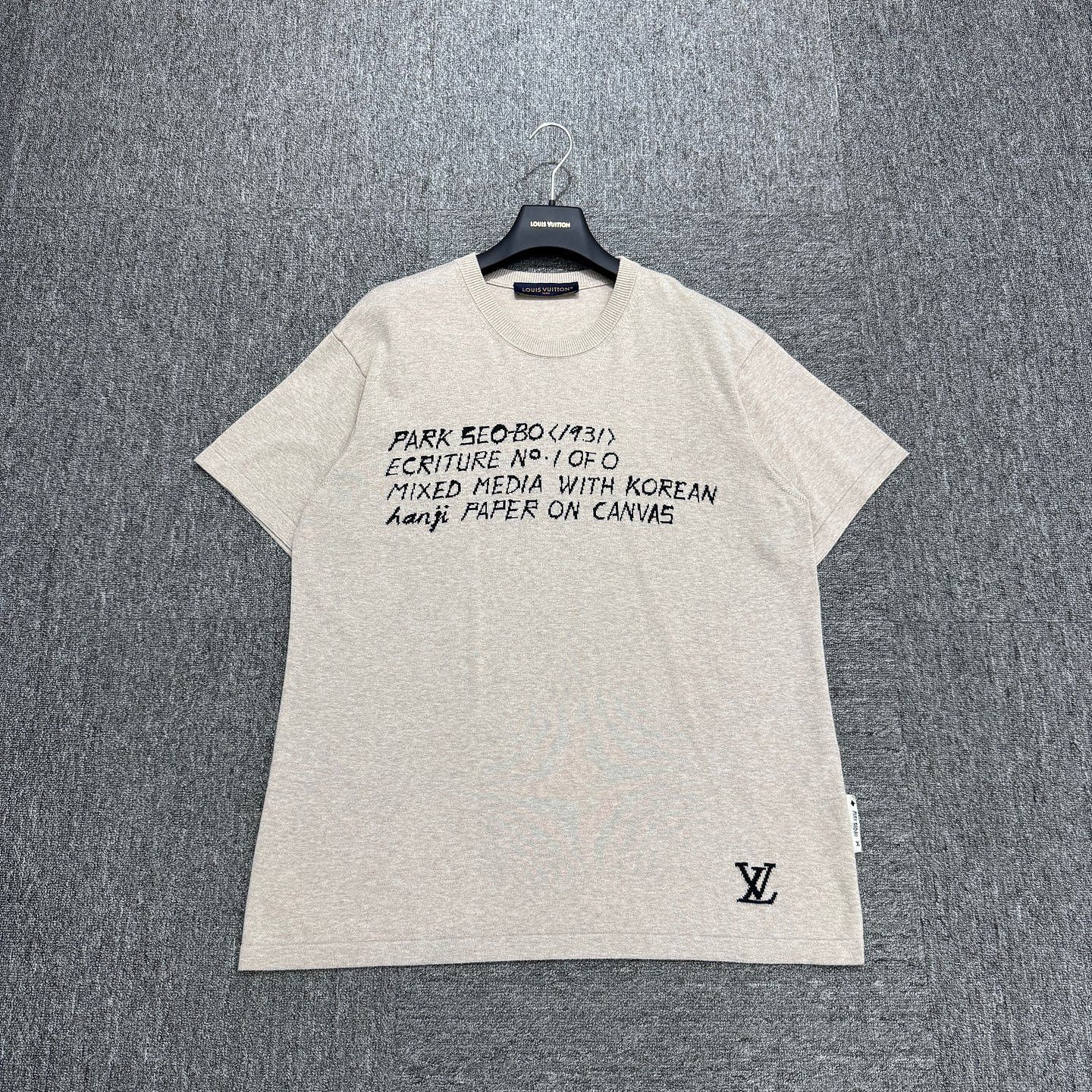 Louis Vuitton Louis Vuitton Park Seo-Bo Graphic T-Shirt Size L Size US L / EU 52-54 / 3 - 1 Thumbnail