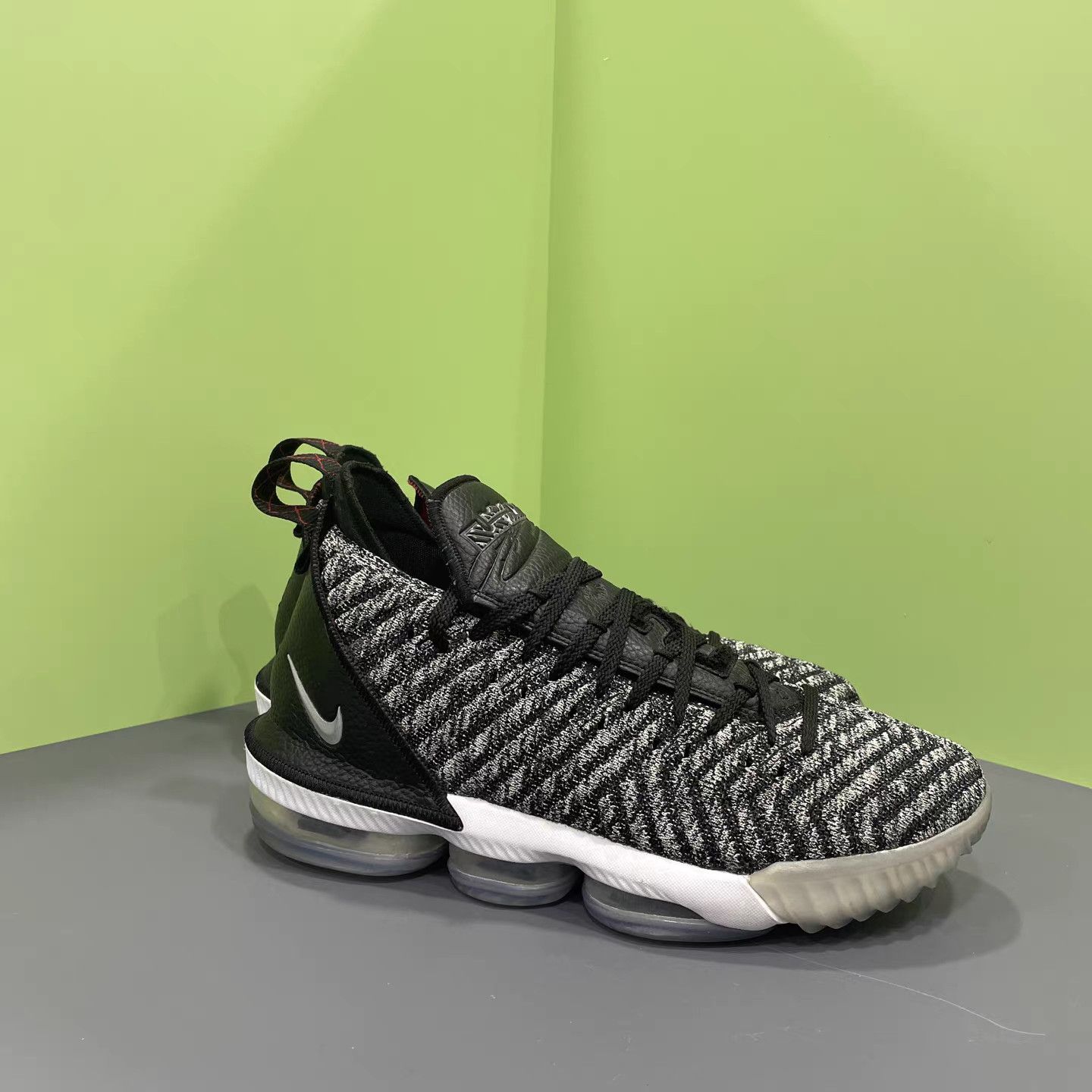 Nike Nike LeBron 16 Basketball Shoes K15 Size US 9.5 / EU 42-43 - 3 Thumbnail