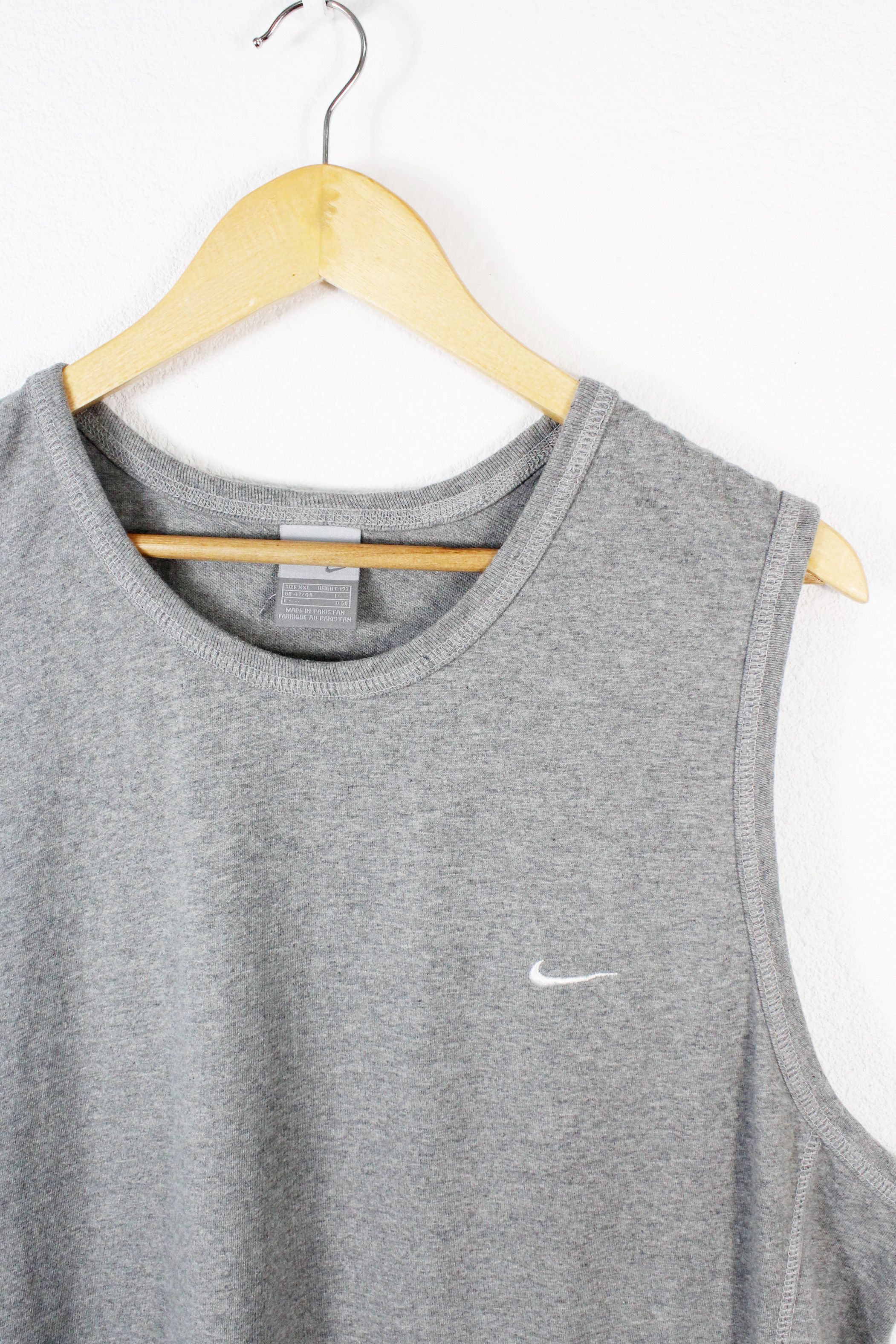 Nike × Vintage Vintage Nike Swoosh Logo Gray Sleeveless Tank Top XXL Size US XXL / EU 58 / 5 - 2 Thumbnail