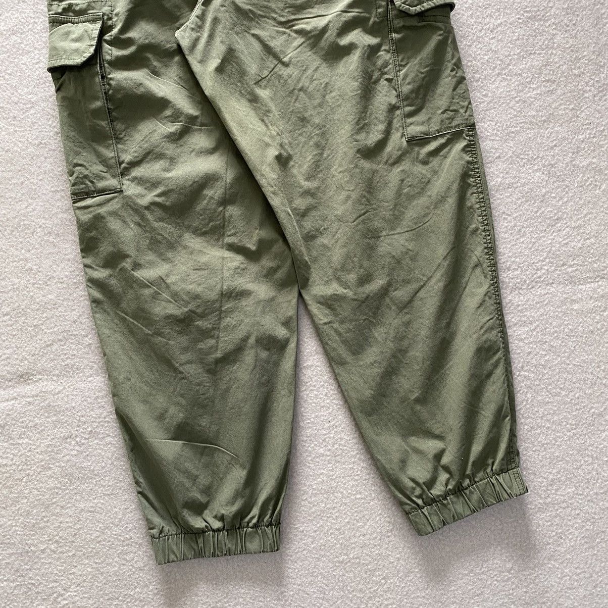 If Six Was Nine × Japanese Brand Uniqlo Cargo Parachute Pants Size MEDIUM Size US 35 - 6 Thumbnail