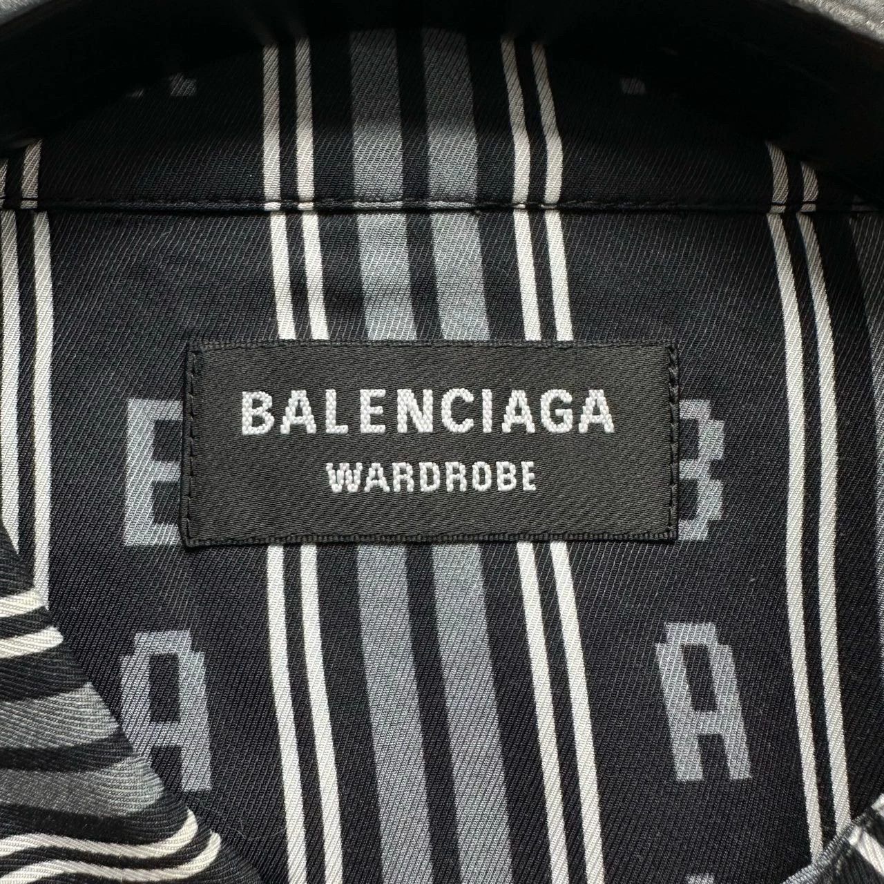 Balenciaga balenciaga striped silk short sleeve shirt Size US S / EU 44-46 / 1 - 3 Thumbnail