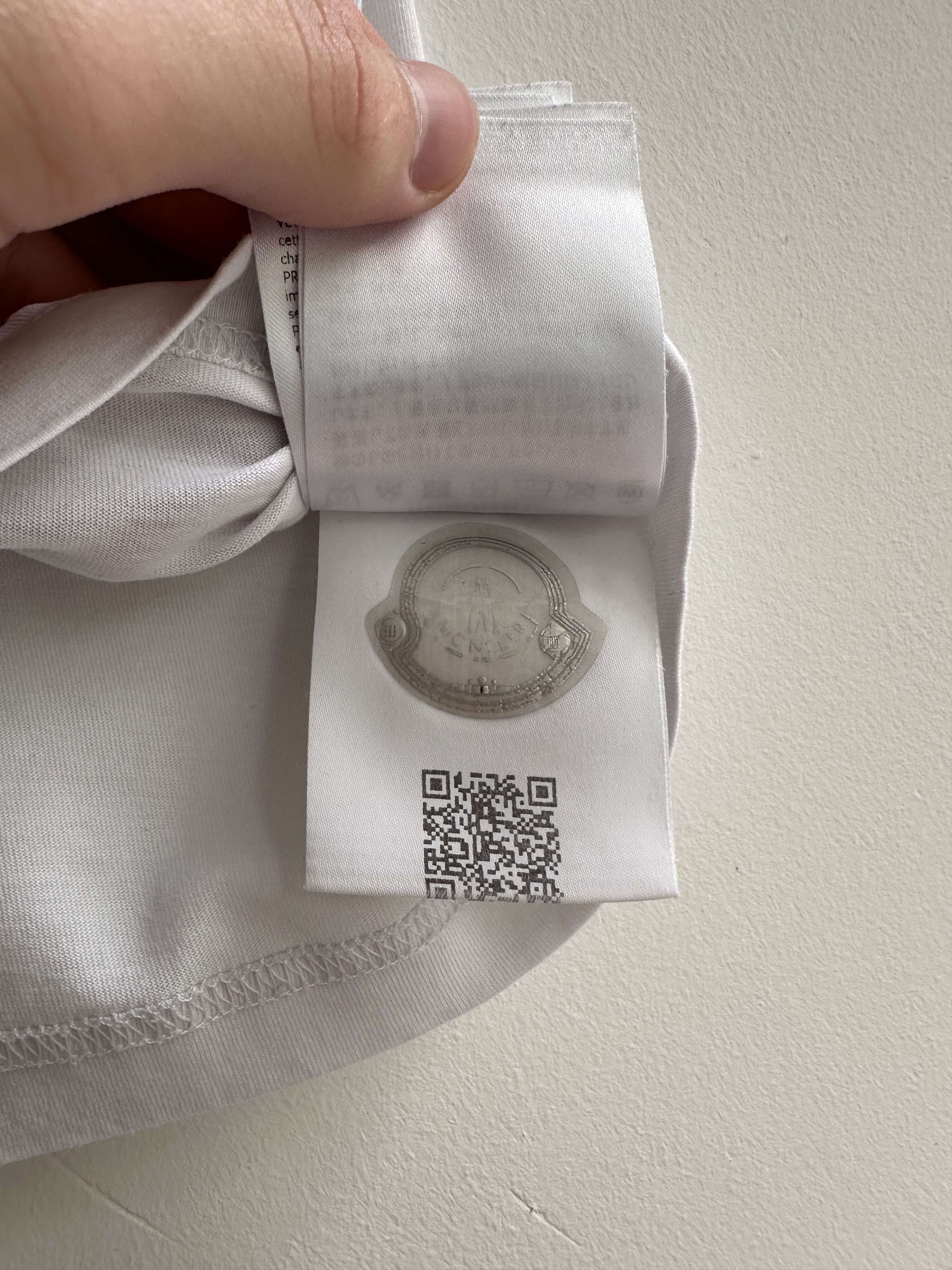 Moncler Moncler t shirt Size S / US 4 / IT 40 - 13 Thumbnail