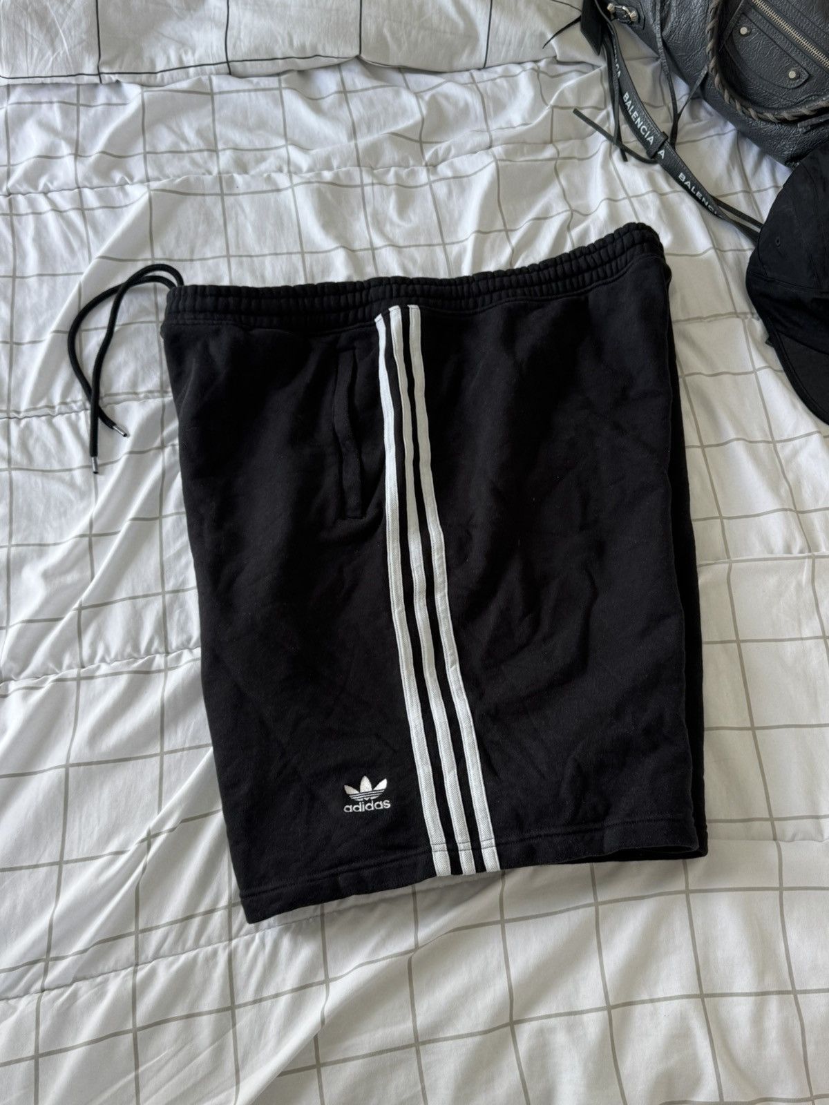 Adidas Adidas Baggy Shorts Balenciaga Style Cotton M/L size Japan Size US 34 / EU 50 - 4 Thumbnail