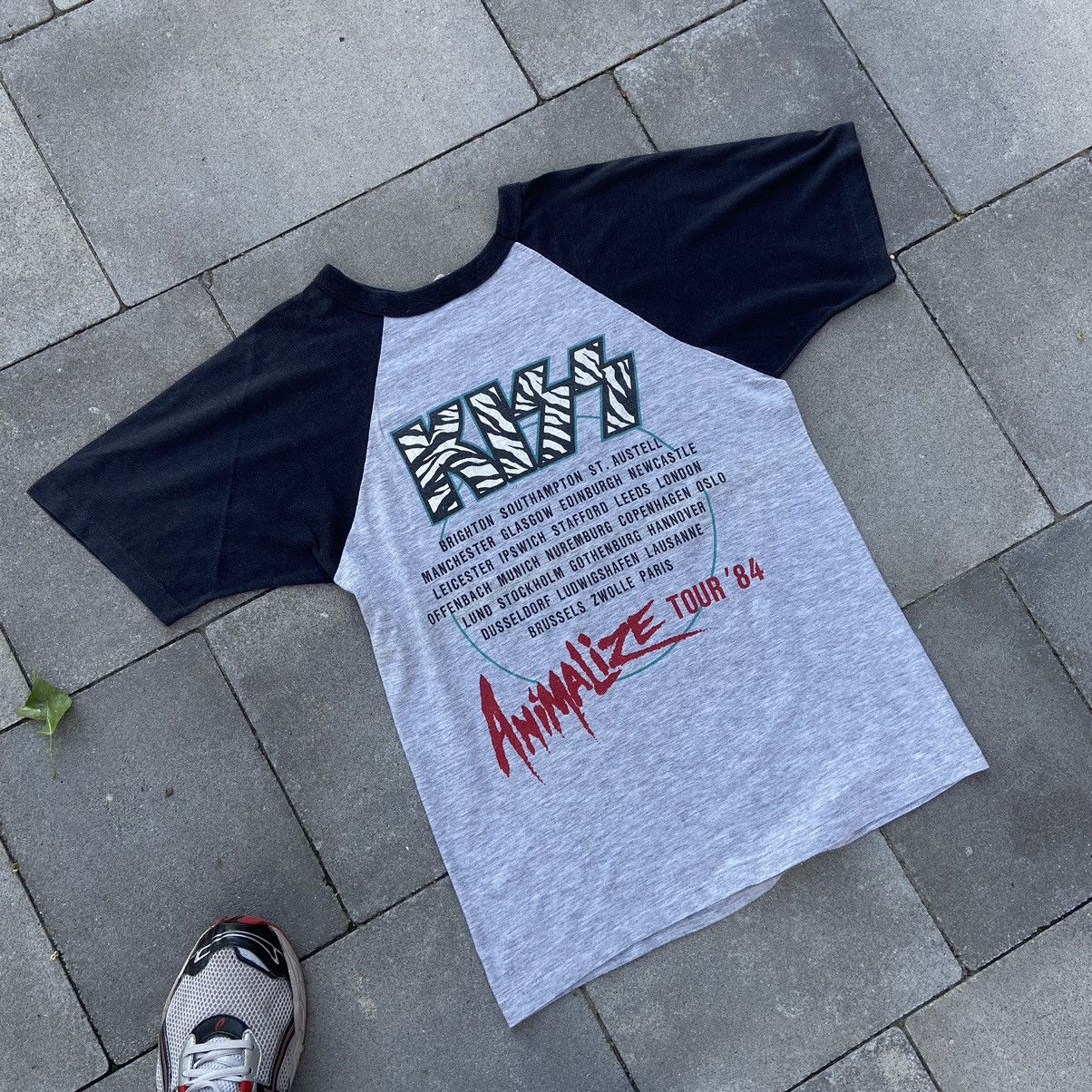 KISS × Vintage 📌 Vintage 1984 KISS Animalize Tour T-Shirt Size US L / EU 52-54 / 3 - 13 Thumbnail
