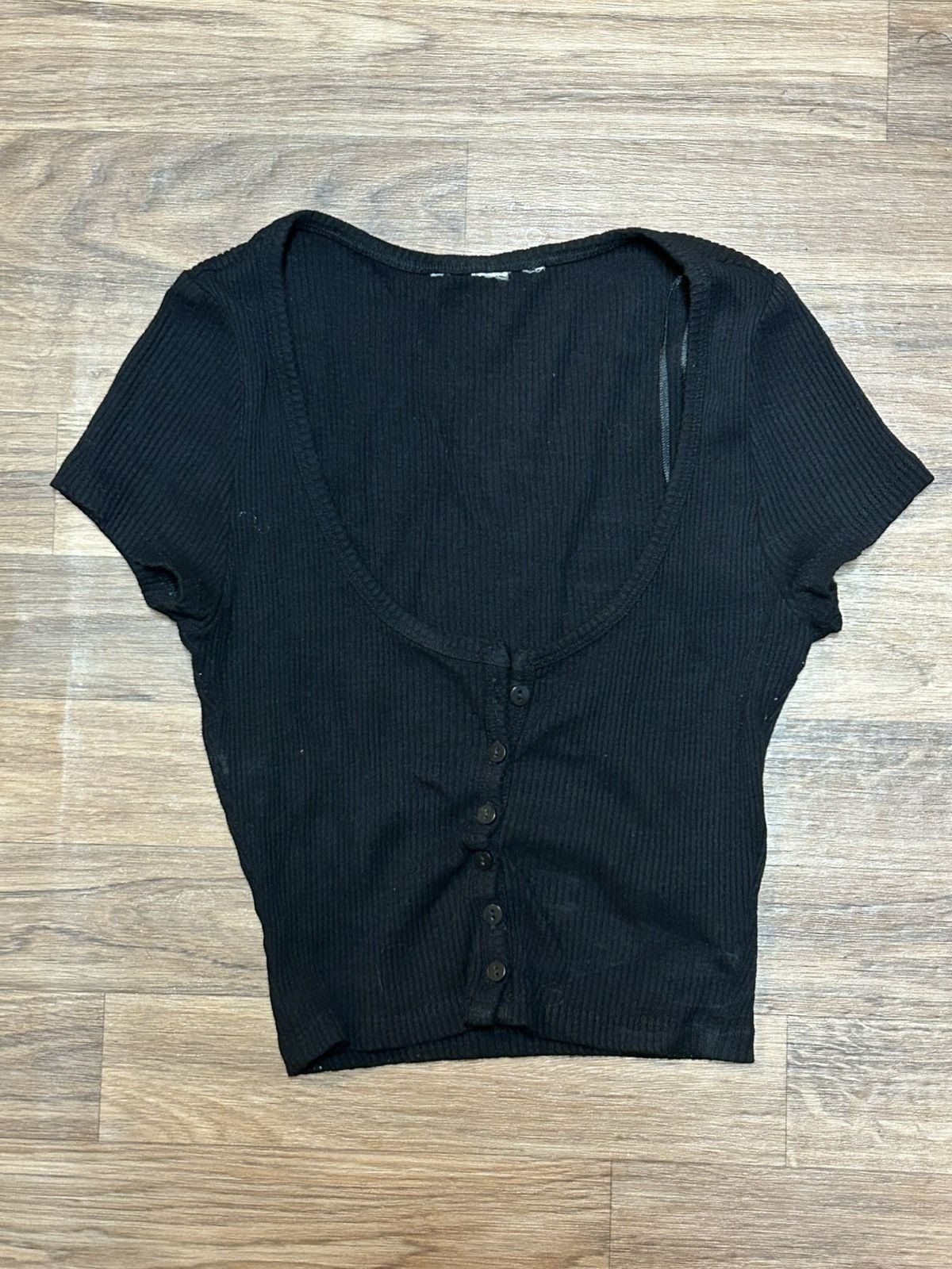 H&M H&M Women's Black Cropped Scoop Low Neck Button Up Shirt Size S / US 4 / IT 40 - 1 Thumbnail