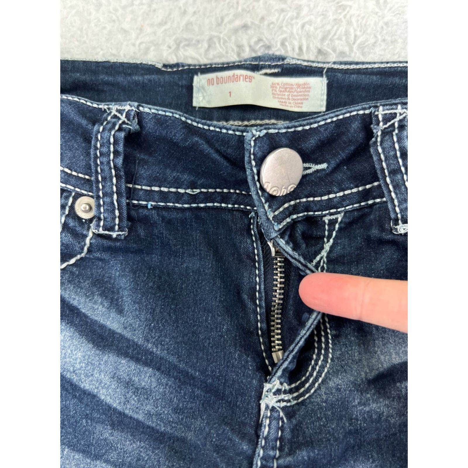 Vintage No Boundaries Jeans Womens 1 Regular Blue Denim Bootcut 5-Pocket Embroidered Stretch Dark Wash Inseam 29in Size 25" / US 0 / IT 36 - 5 Thumbnail