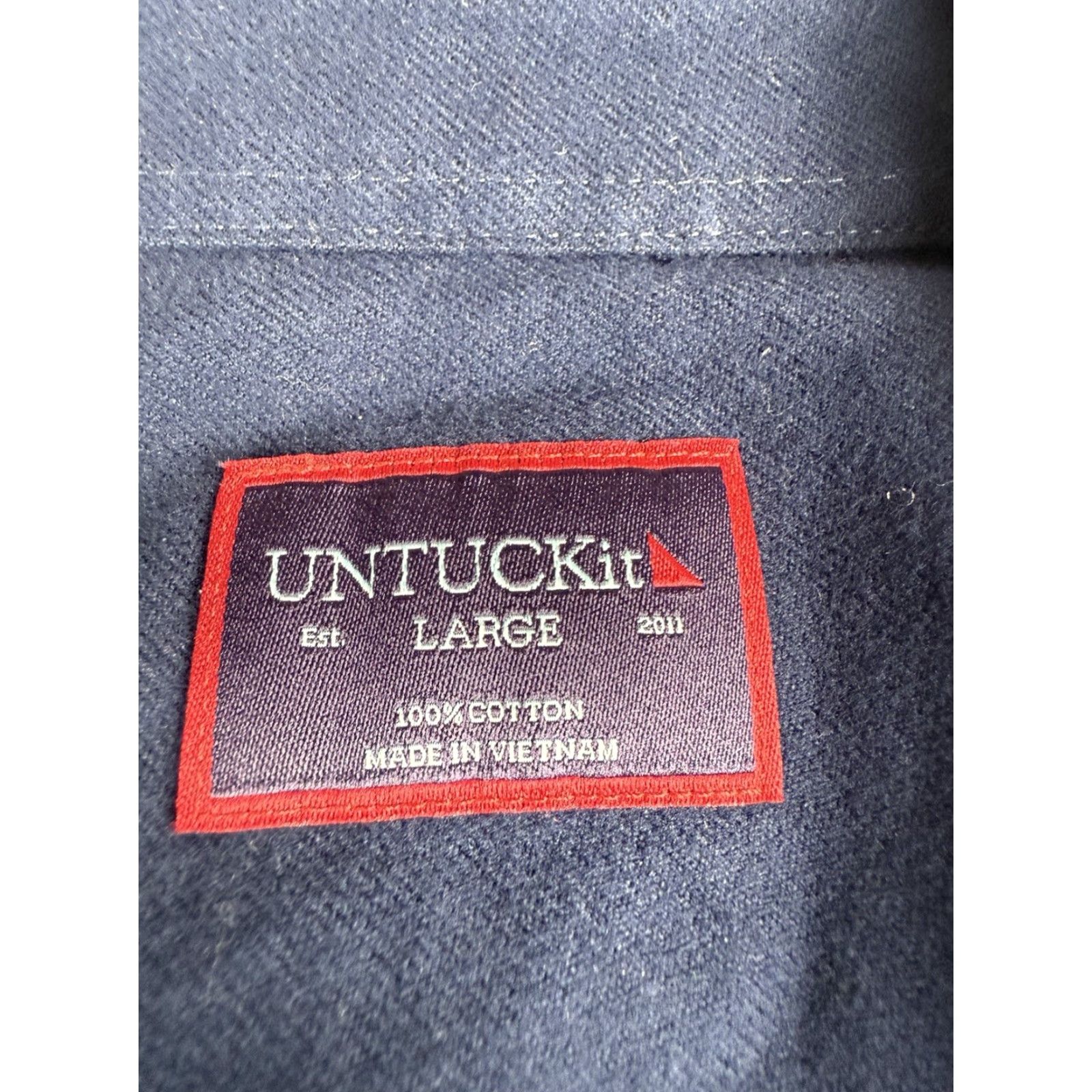 UNTUCKit UNTUCKit Men’s Large Button Down Long Sleeve Shirt Navy Blue Size US L / EU 52-54 / 3 - 2 Thumbnail