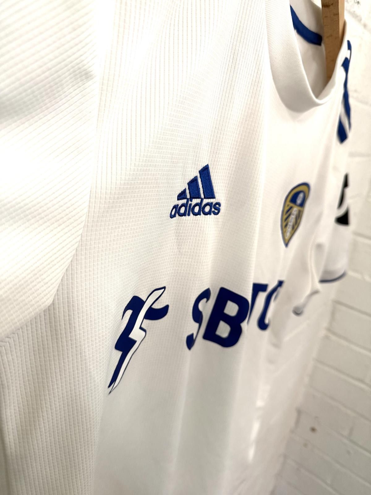 Adidas Leeds United Home Soccer Jersey 2020/21 Season Size ONE SIZE - 3 Thumbnail