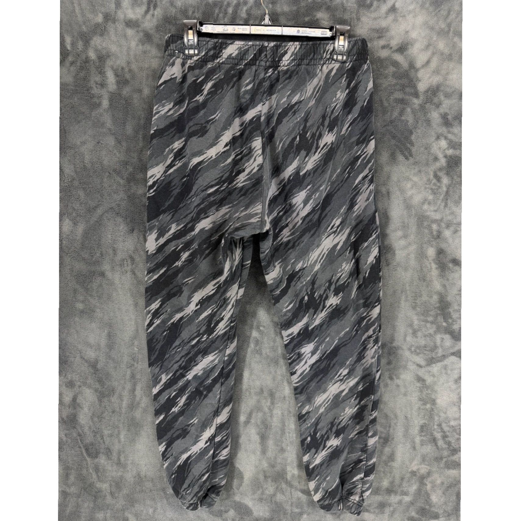 Nike Nike Sportswear Club Fleece Joggers Mens M Camouflage Grey Black DD5145-010 Size US 31 - 4 Thumbnail