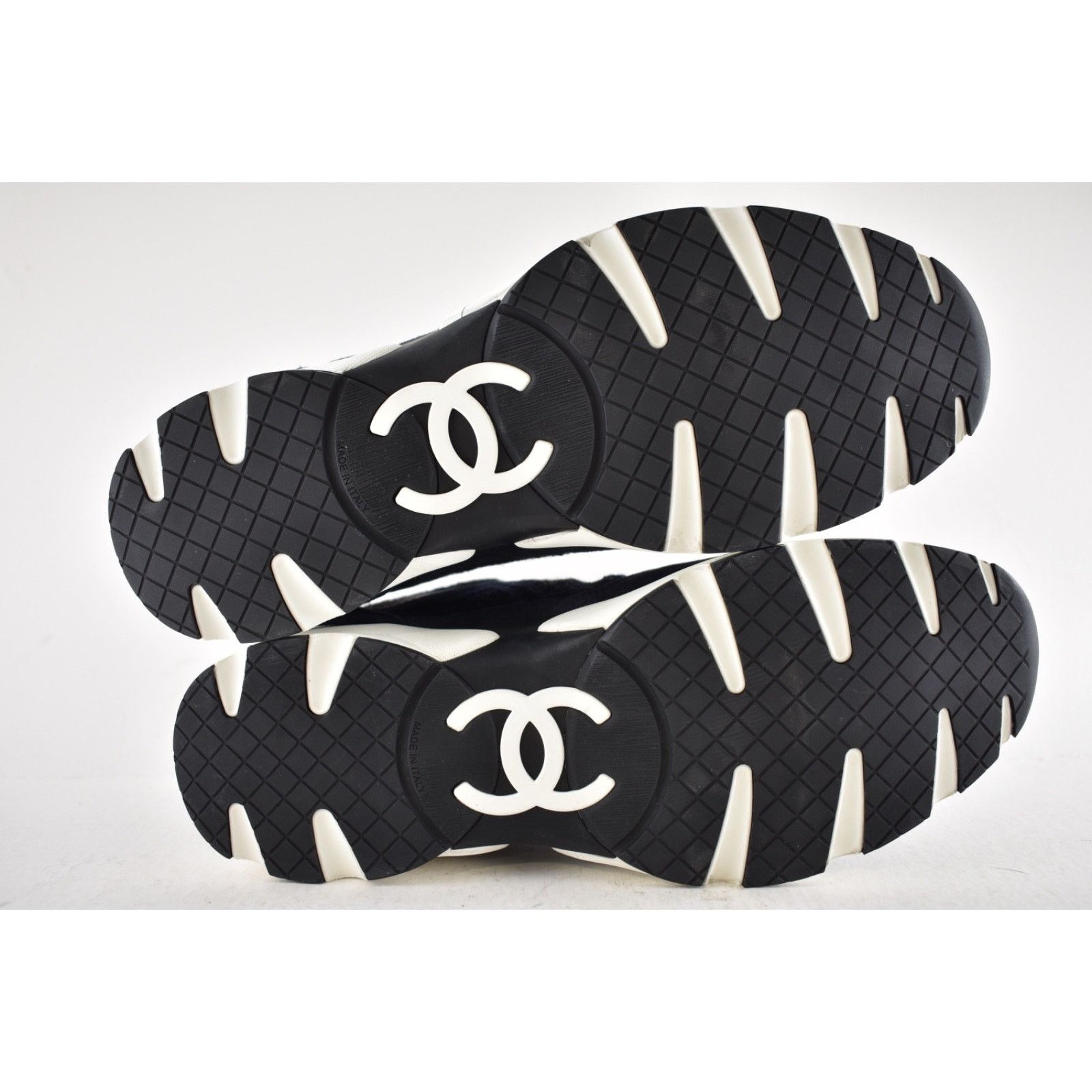 Chanel Chanel 24A Blue Black Tweed Suede CC Logo Trainer Sneaker 42 Size US 12 / IT 42 - 13 Thumbnail