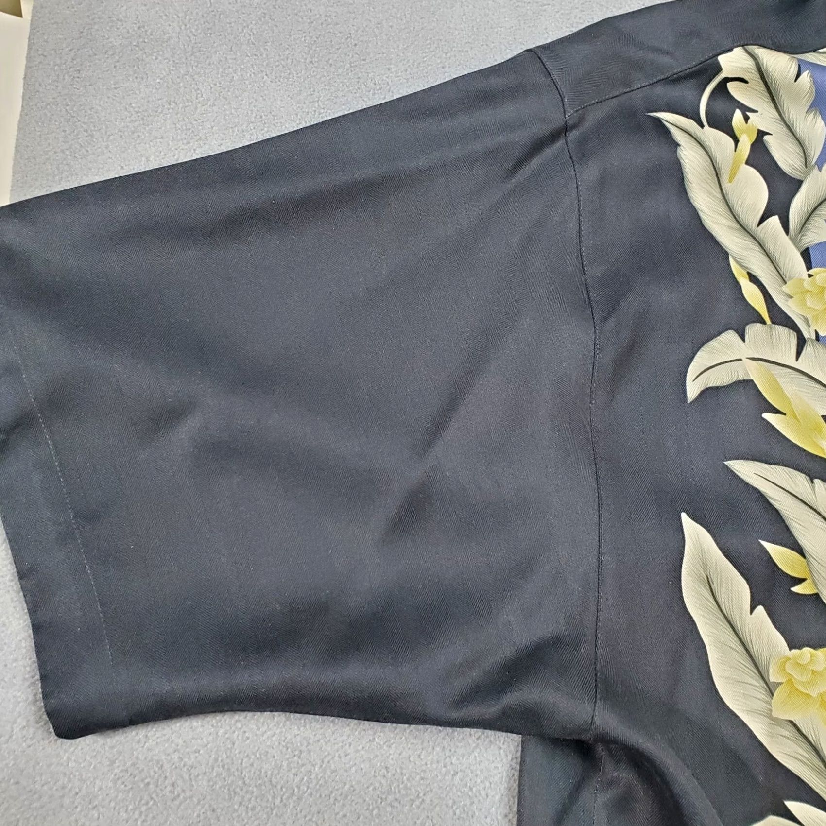 Tommy Bahama Tommy Bahama Shirt Mens Large Blue Silk Short Sleeve Button-Up Collared Floral Pattern Beach Casual Hawaii Tropical Size US L / EU 52-54 / 3 - 4 Thumbnail