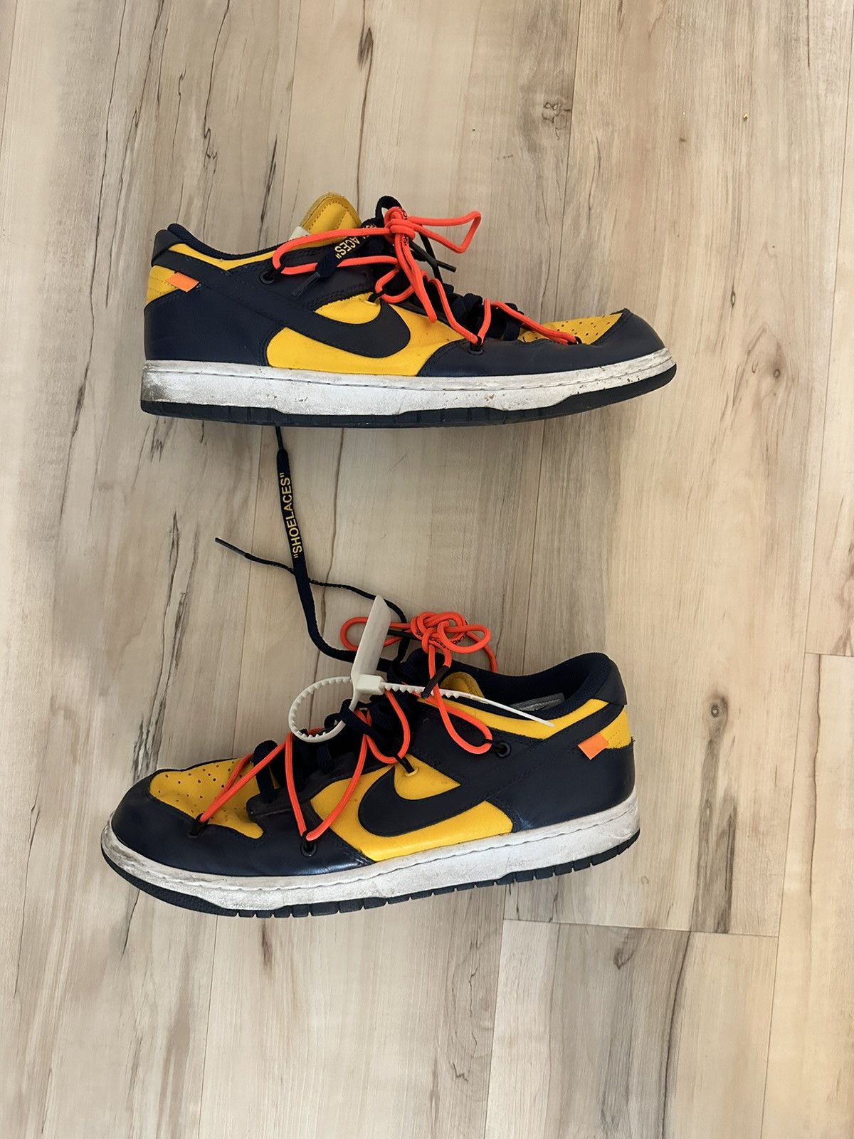 Off-White Off-White x Nike Dunk Low "University Gold" - US M 11 Size US 11 / EU 44 - 1 Thumbnail