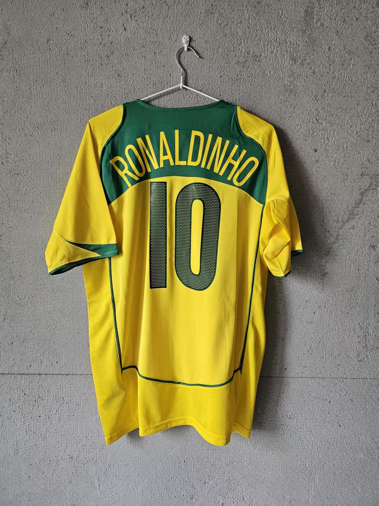 Nike 2004 Brazil #10 Ronaldinho Jersey Size US S / EU 44-46 / 1 - 1 Thumbnail