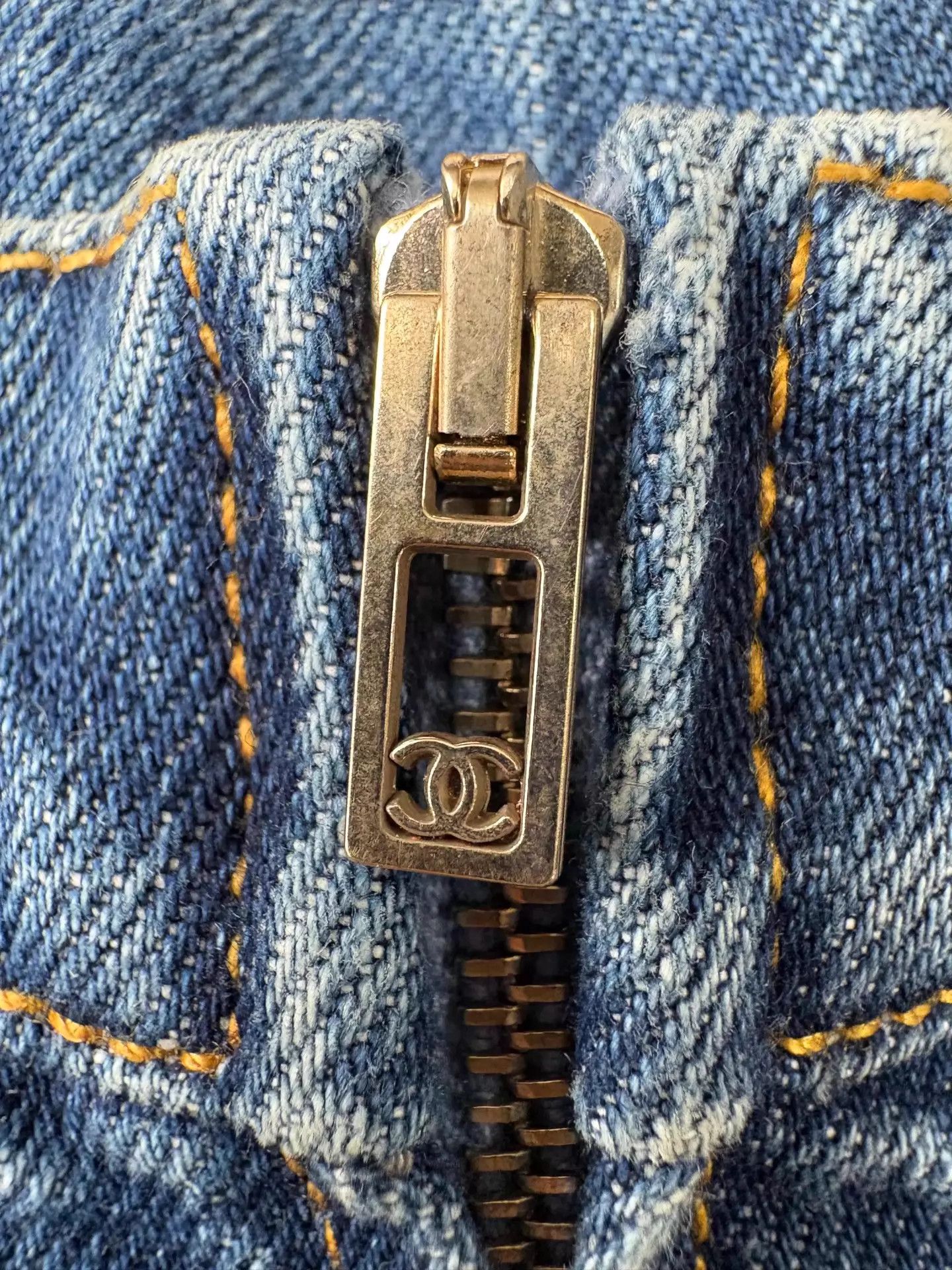 Chanel Chanel 22k Blue Crystal Buckle Denim Skirt 100% Cotton 34 Size 25" / US 0 / IT 36 - 7 Thumbnail