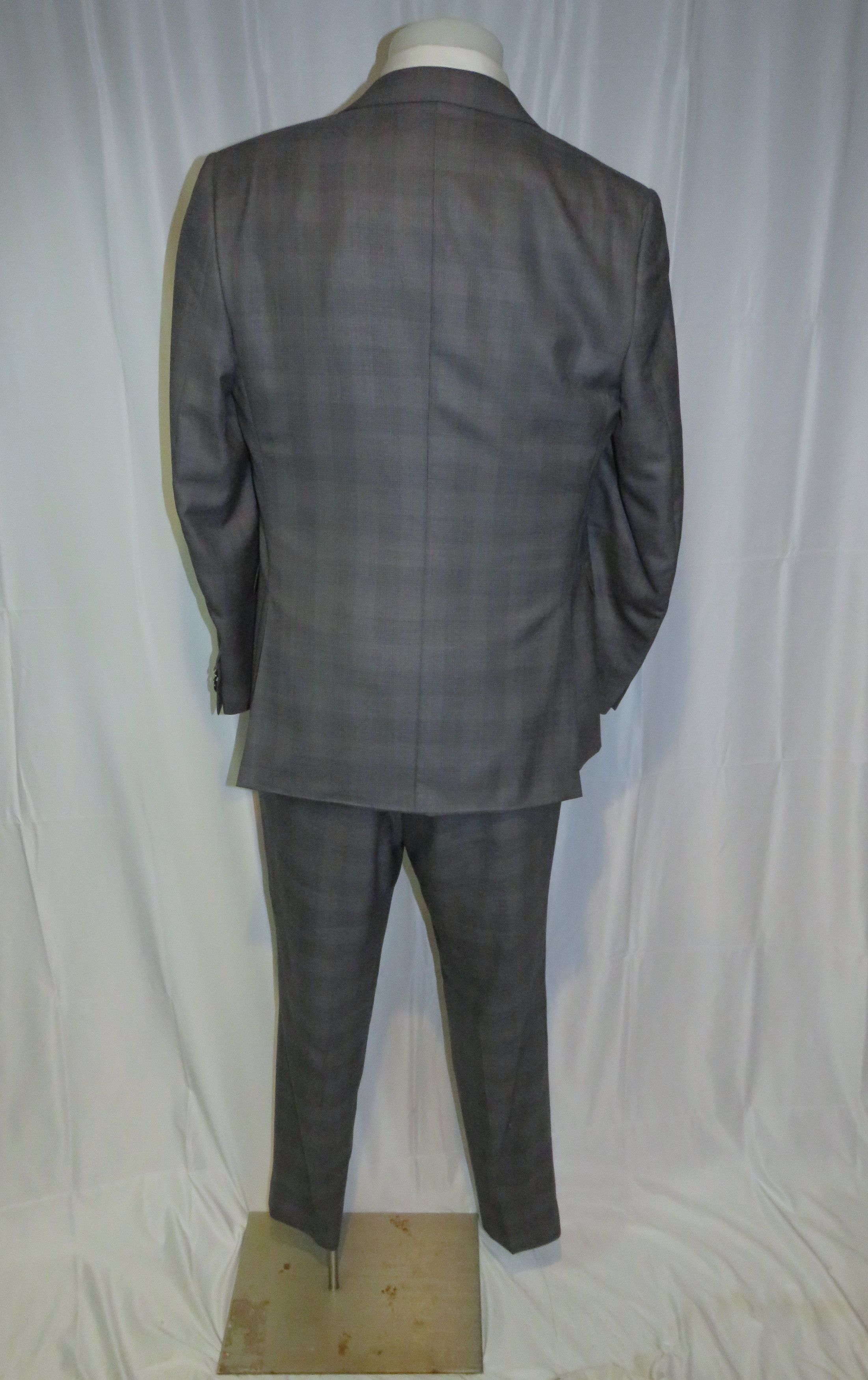 Ermenegildo Zegna Trofeo 600 Very Recent Gray Plaid Two Button Suit 44R Size 44R - 2 Thumbnail