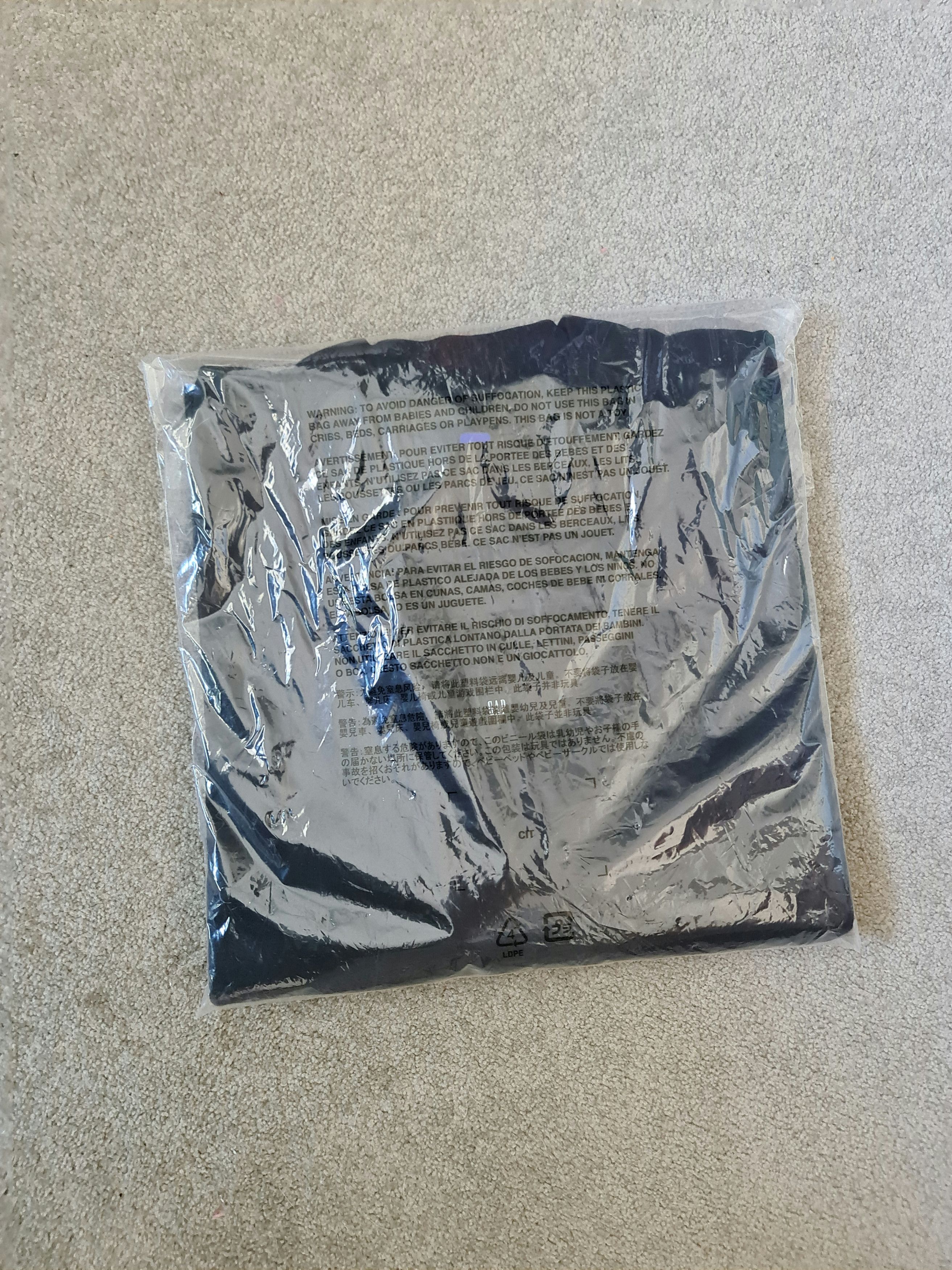 Balenciaga × Gap × Yeezy YEEZY GAP ENGINEERED BY BALENCIAGA NO SEAM TEE (SMALL LOGO) Size US S / EU 44-46 / 1 - 7 Thumbnail