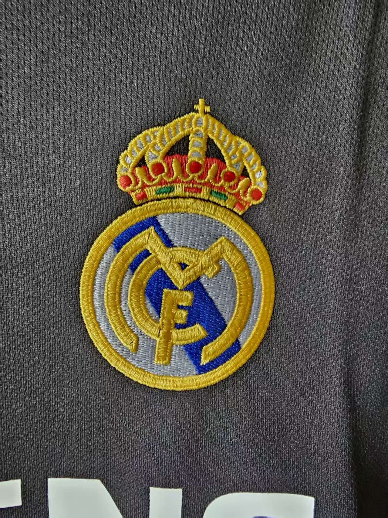 Other 2004 2005 Real Madrid #3 Roberto Carlos Jersey Size US S / EU 44-46 / 1 - 6 Thumbnail