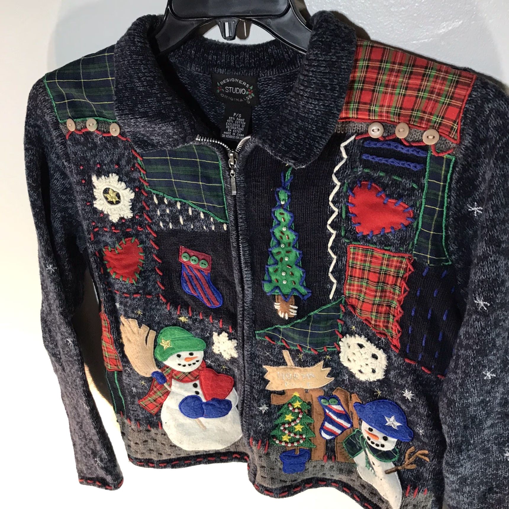 Vintage VINTAGE Designers Studio Originals Women's Christmas Cardigan Full Zip Geometric Embroidered Knit Sweater S Fall Winter Size S / US 4 / IT 40 - 2 Thumbnail