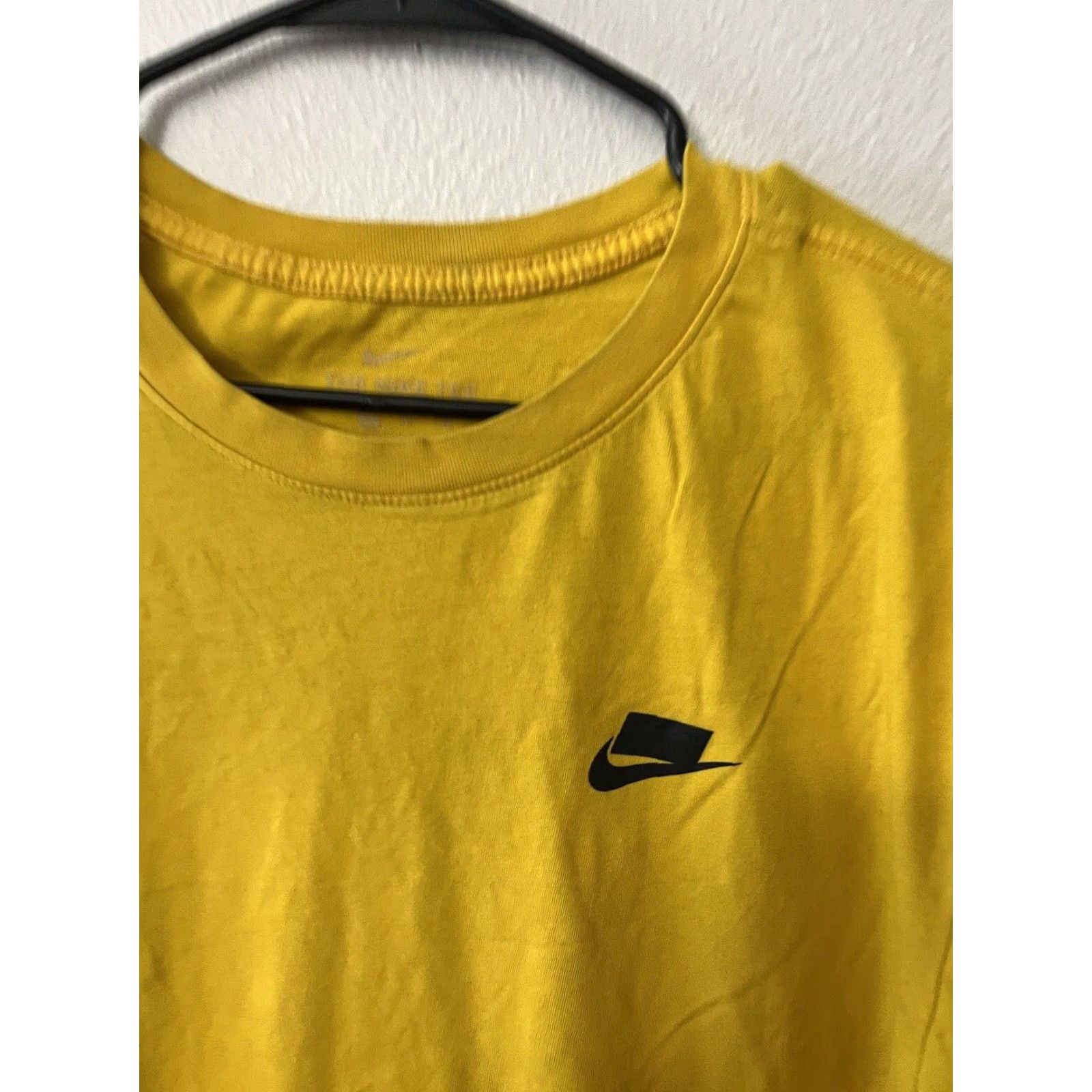 Nike VINTAGE Nike T-Shirt NSW Swingman Shirt XL Yellow Scorpion Logo Embroidered 2010s Mens Size US XL / EU 56 / 4 - 2 Thumbnail