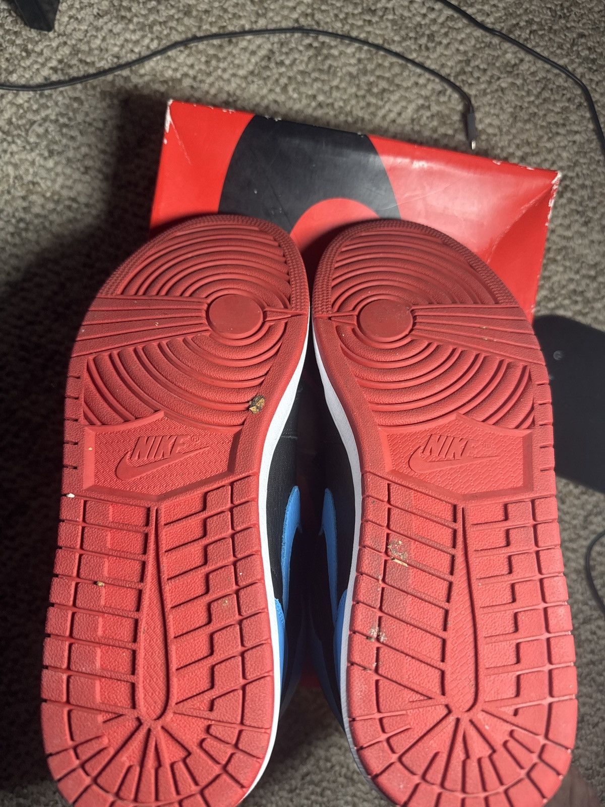 Nike Womens Air Jordan 1 High OG NC to Chi Size US 12.5 / EU 45-46 - 5 Thumbnail