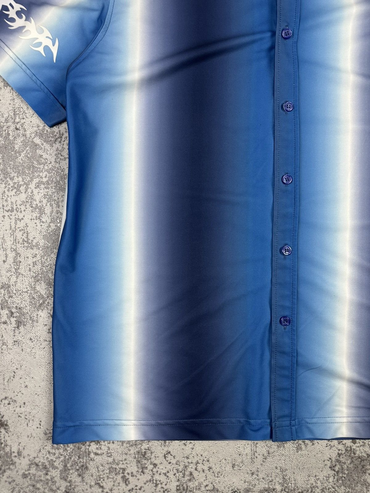 Burton Flame Shirt Tribal Gradient Y2K Size US L / EU 52-54 / 3 - 5 Thumbnail