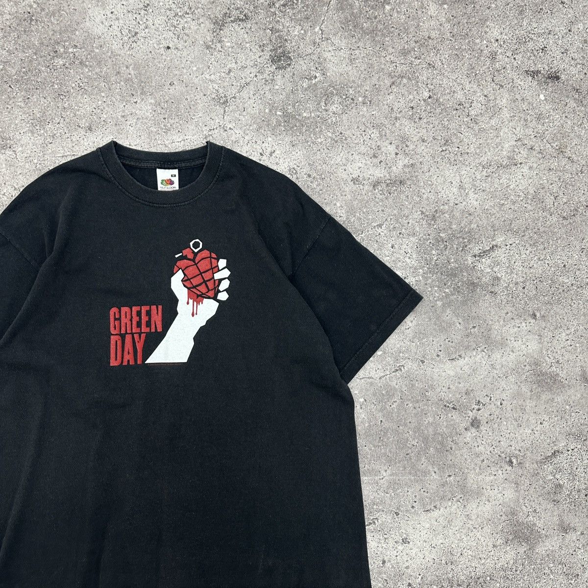 Band Tees Vintage 00s Green Day 2005 tee American Idiot 2 side print Size US M / EU 48-50 / 2 - 3 Thumbnail