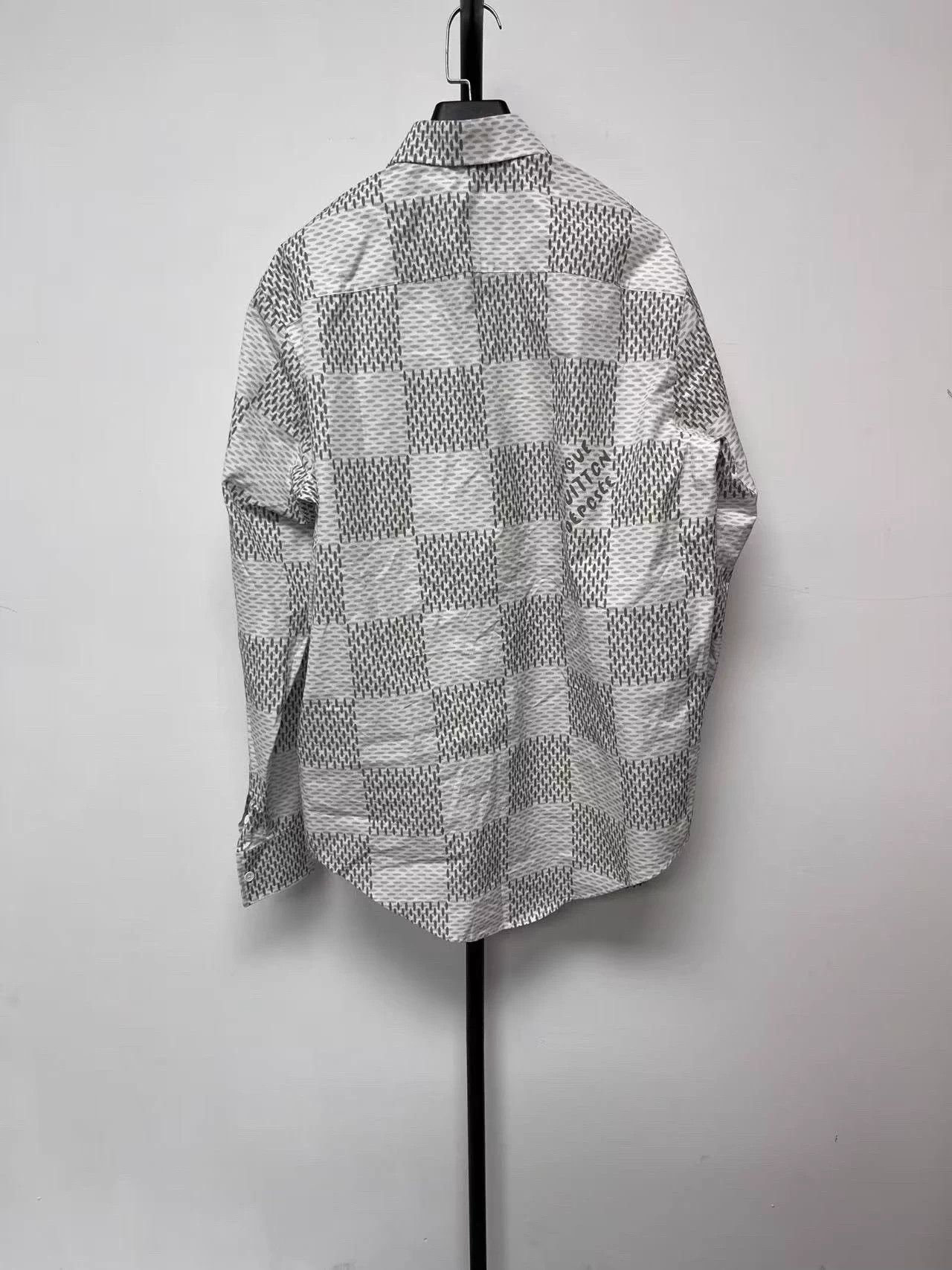 Louis Vuitton LOUIS VUITTON Damier logo square neck long sleeve shirt Size US M / EU 48-50 / 2 - 2 Thumbnail