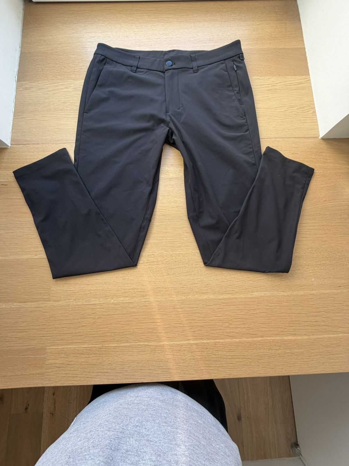 Lululemon Commission Pant Size US 34 / EU 50 - 1 Thumbnail
