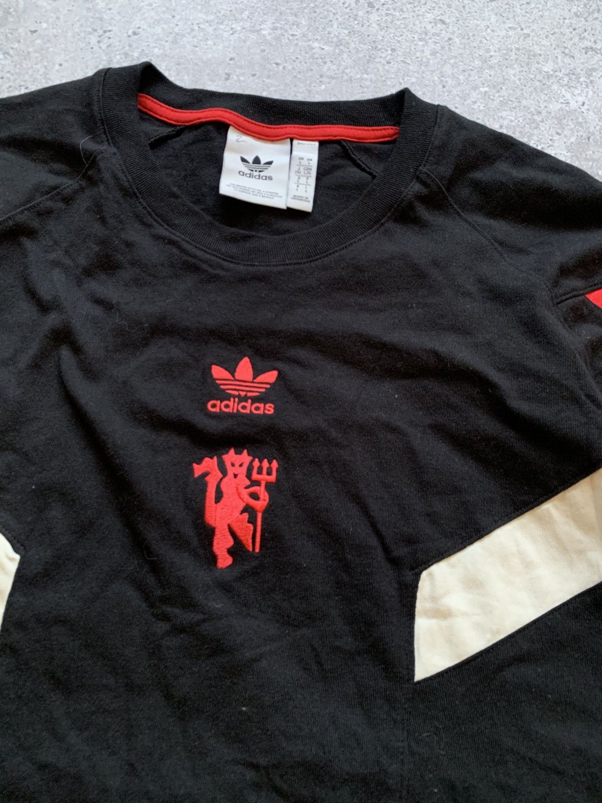 Adidas 🔥ADIDAS MANCHESTER UNITED BLOCKCORE RETRO STYLE T-SHIRT Size US L / EU 52-54 / 3 - 5 Thumbnail