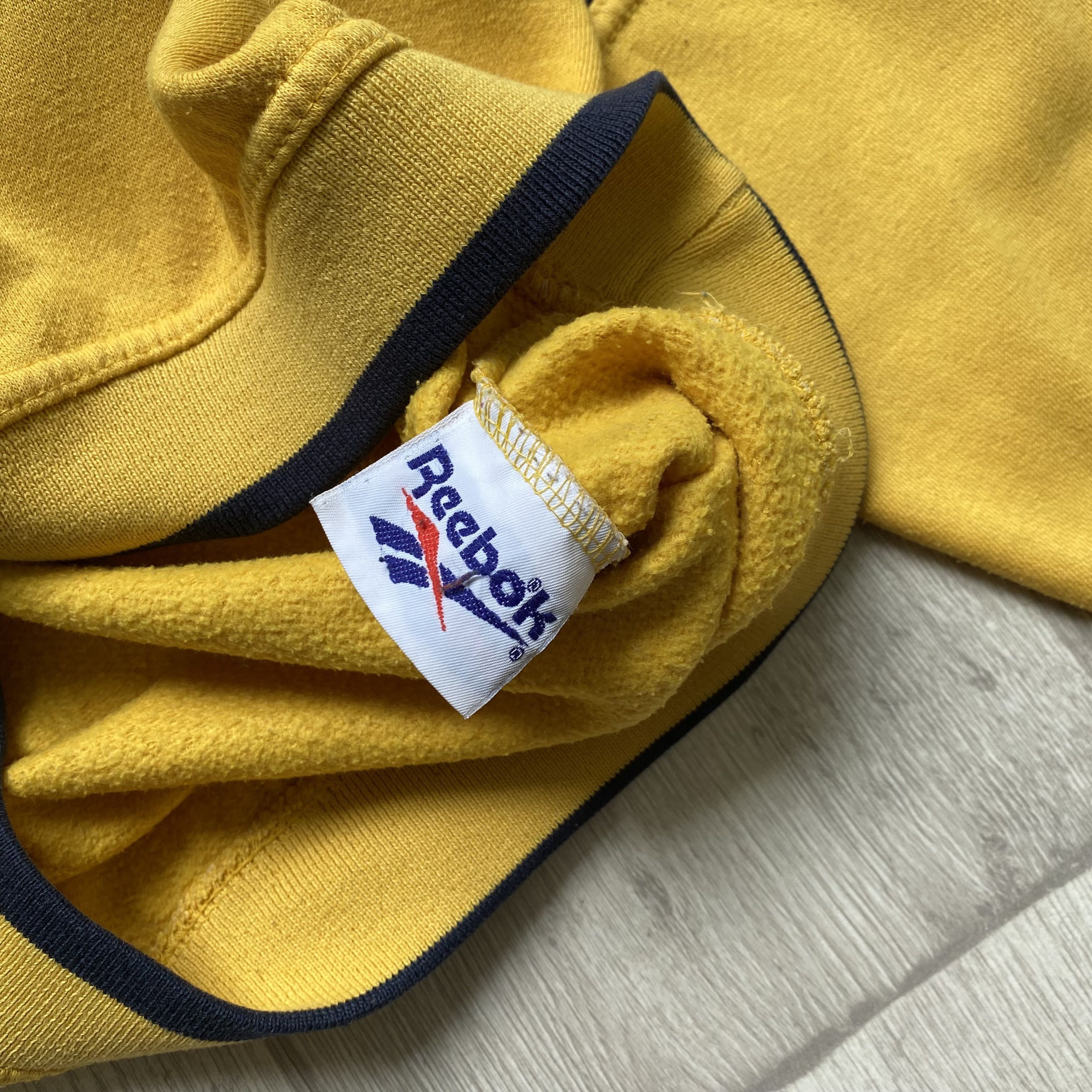 Reebok Vintage 90s Reebok Athletic sweatshirt Center logo Nike puma Size US XS / EU 42 / 0 - 7 Thumbnail
