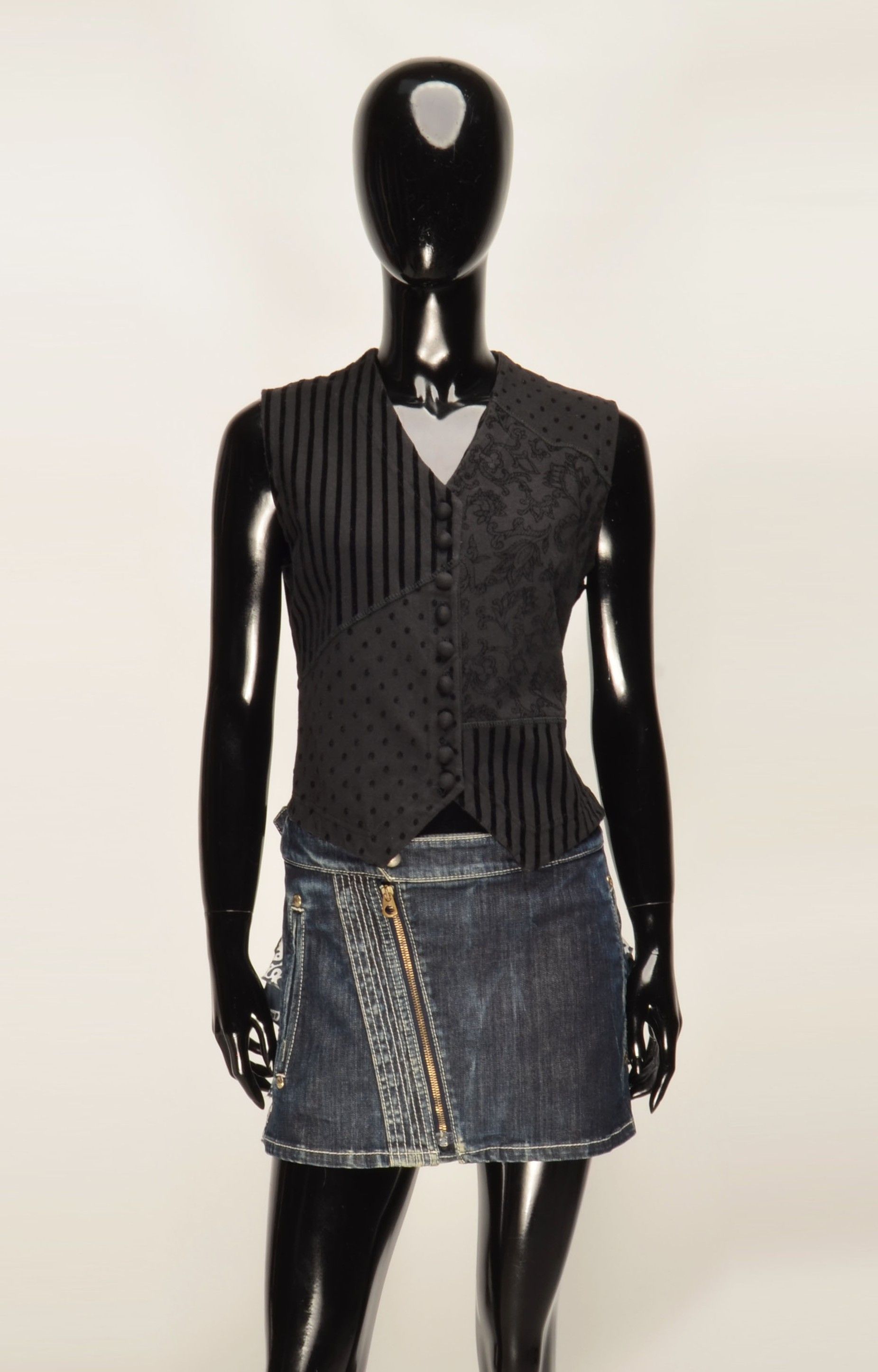 Morgan De Toi Vintage Morgan de Toi Y2K Patchwork Goth Black Vest Size M / US 6-8 / IT 42-44 - 2 Thumbnail