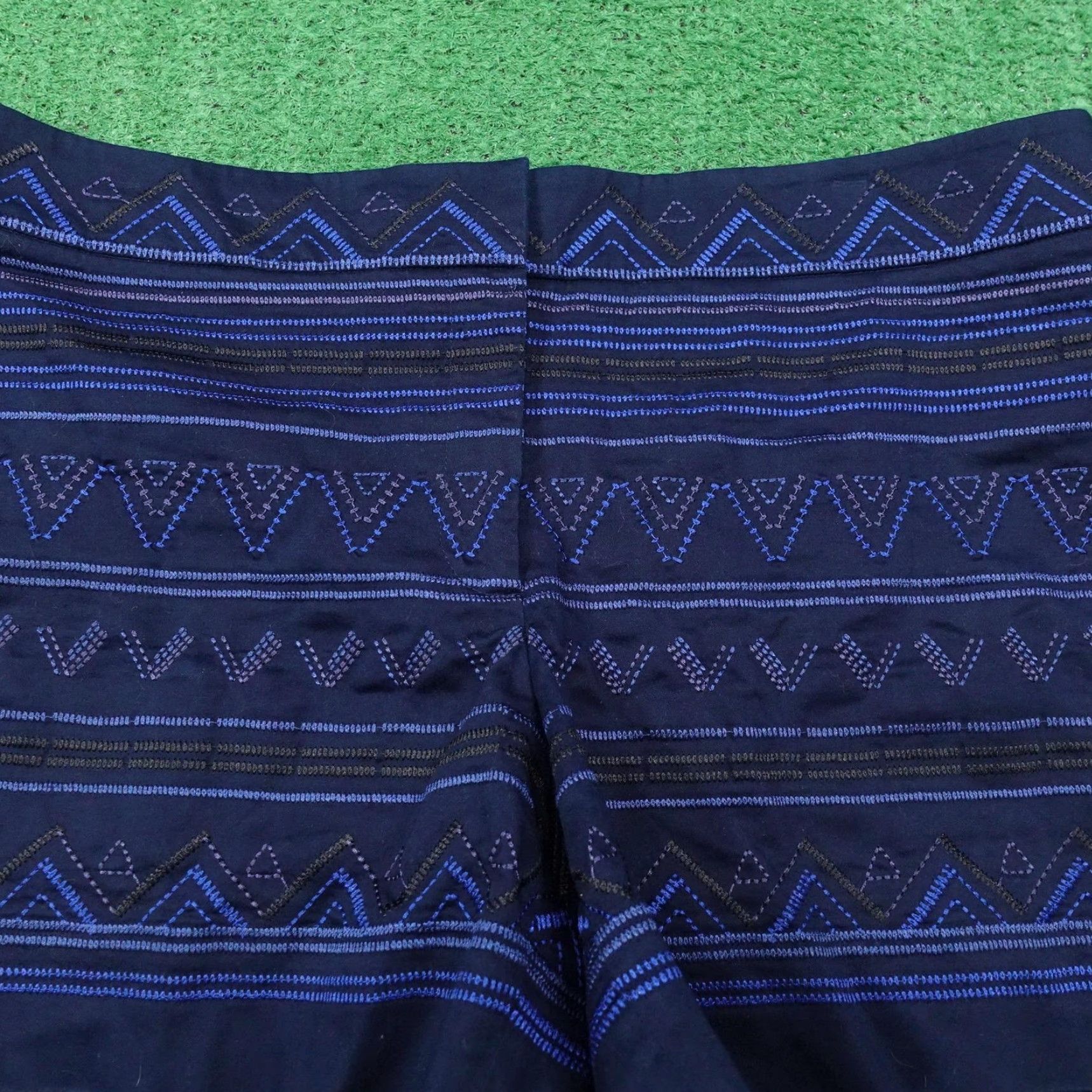 White House Black Market White House Black Market Shorts Womens 14 Blue Twill Embroidered Geometric Hot Pants Size 36" / US 14 / IT 50 - 2 Thumbnail